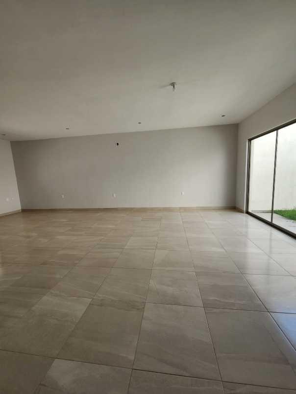 Circuito del Vi?edo, Torreón, Coahuila de Zaragoza, 27023, Mexico, 3 Bedrooms Bedrooms, ,3 BathroomsBathrooms,Residential,For Sale,Circuito del Vi?edo,1240141