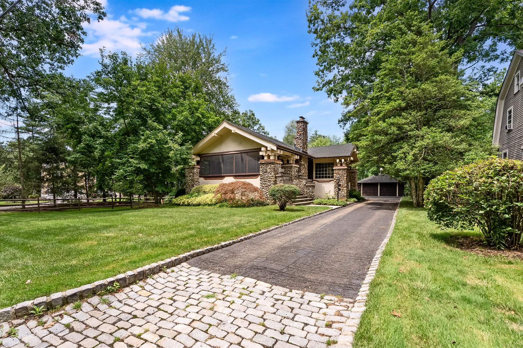  Authentic Craftsman-Style Property Offers Timeless Character - 物件實景