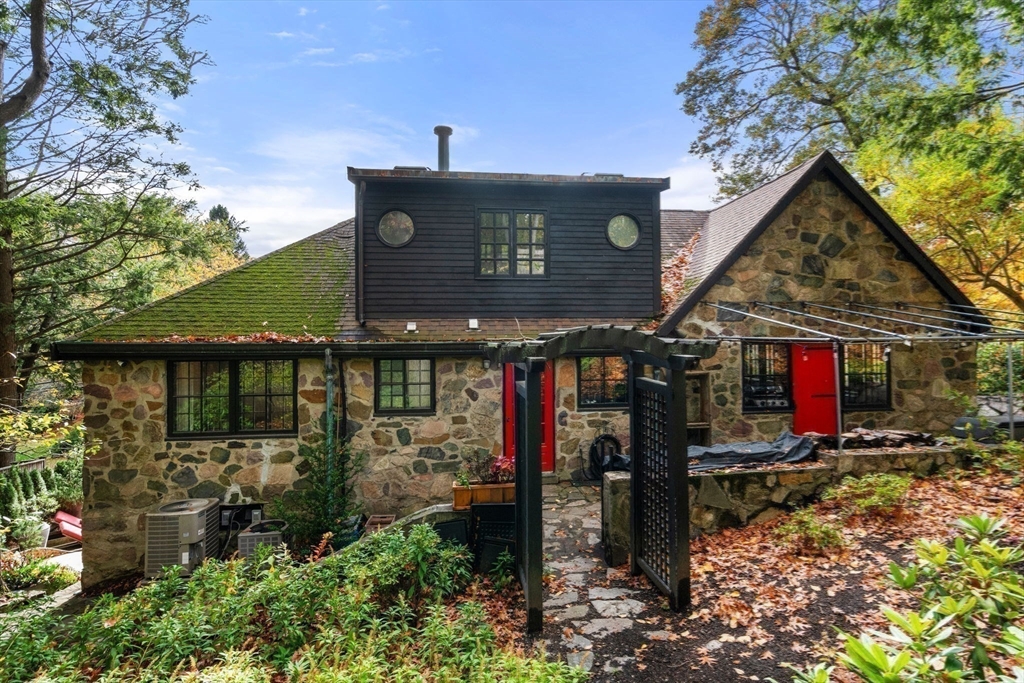 Boston, Massachusetts, 02130, United States, 4 Bedrooms Bedrooms, ,3 BathroomsBathrooms,Residential,For Sale,1987841