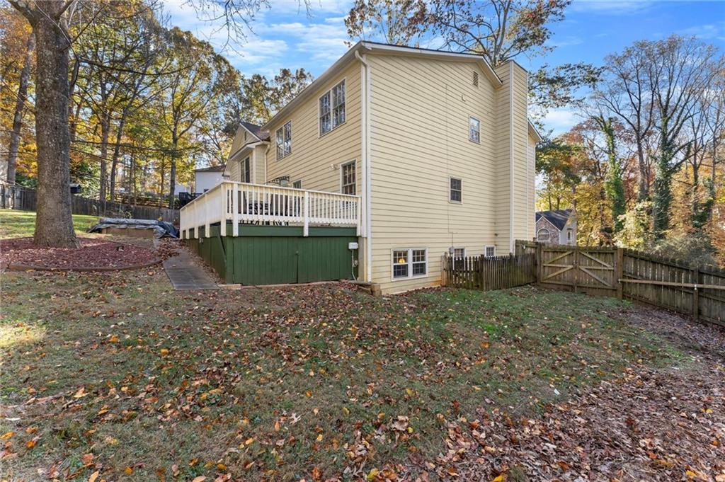 Roswell, Georgia, 30075, United States, 5 Bedrooms Bedrooms, ,4 BathroomsBathrooms,Residential,For Sale,1990755