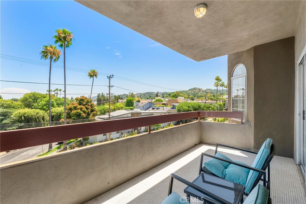 Sherman Oaks, California, 91423, United States, 2 Bedrooms Bedrooms, ,2 BathroomsBathrooms,Residential,For Sale,1708509