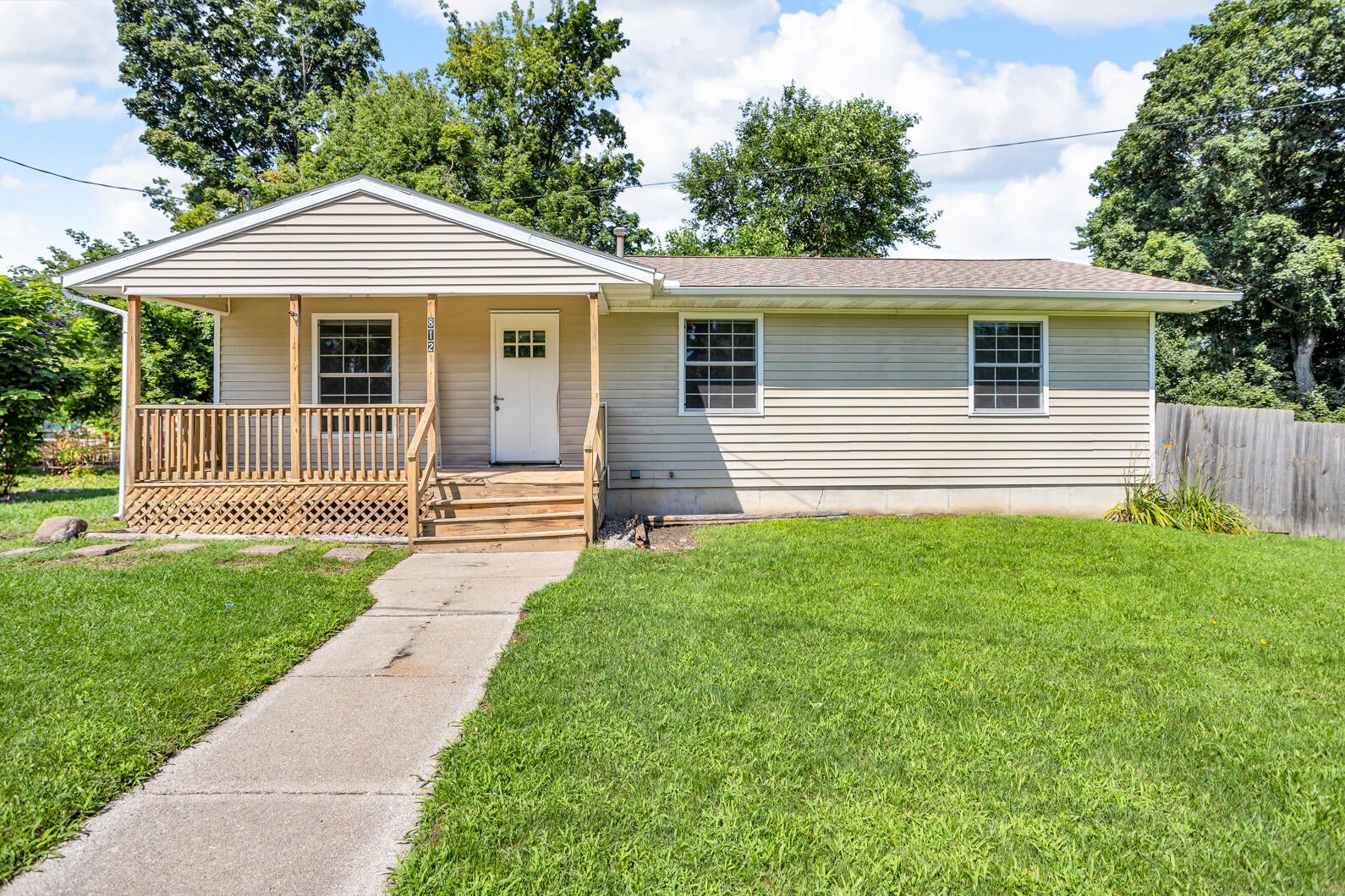 Martin Luther King Jr Dr, Jackson, MI 49203