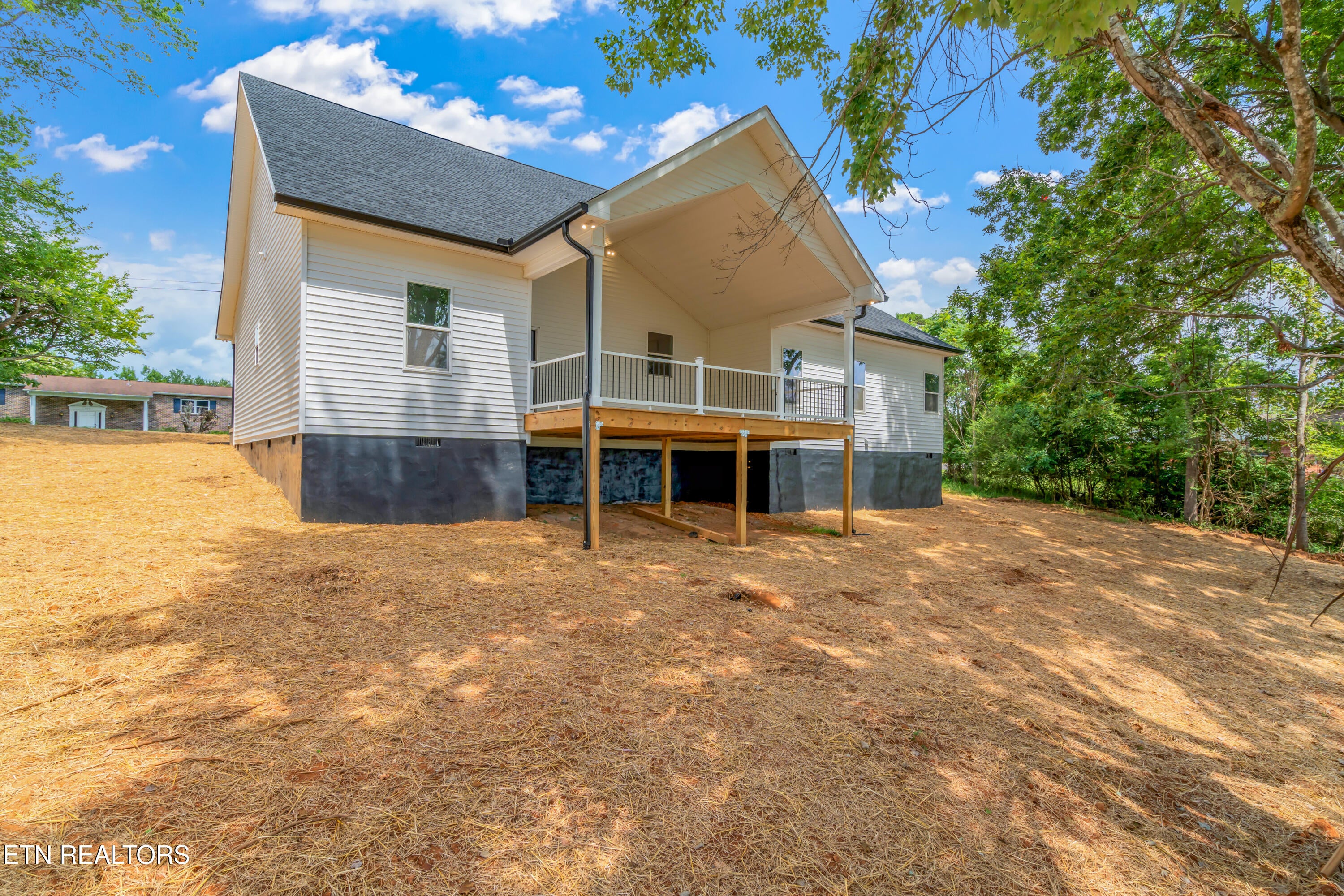 Kingston, Tennessee, 37763, United States, 3 Bedrooms Bedrooms, ,2 BathroomsBathrooms,Residential,For Sale,1907401