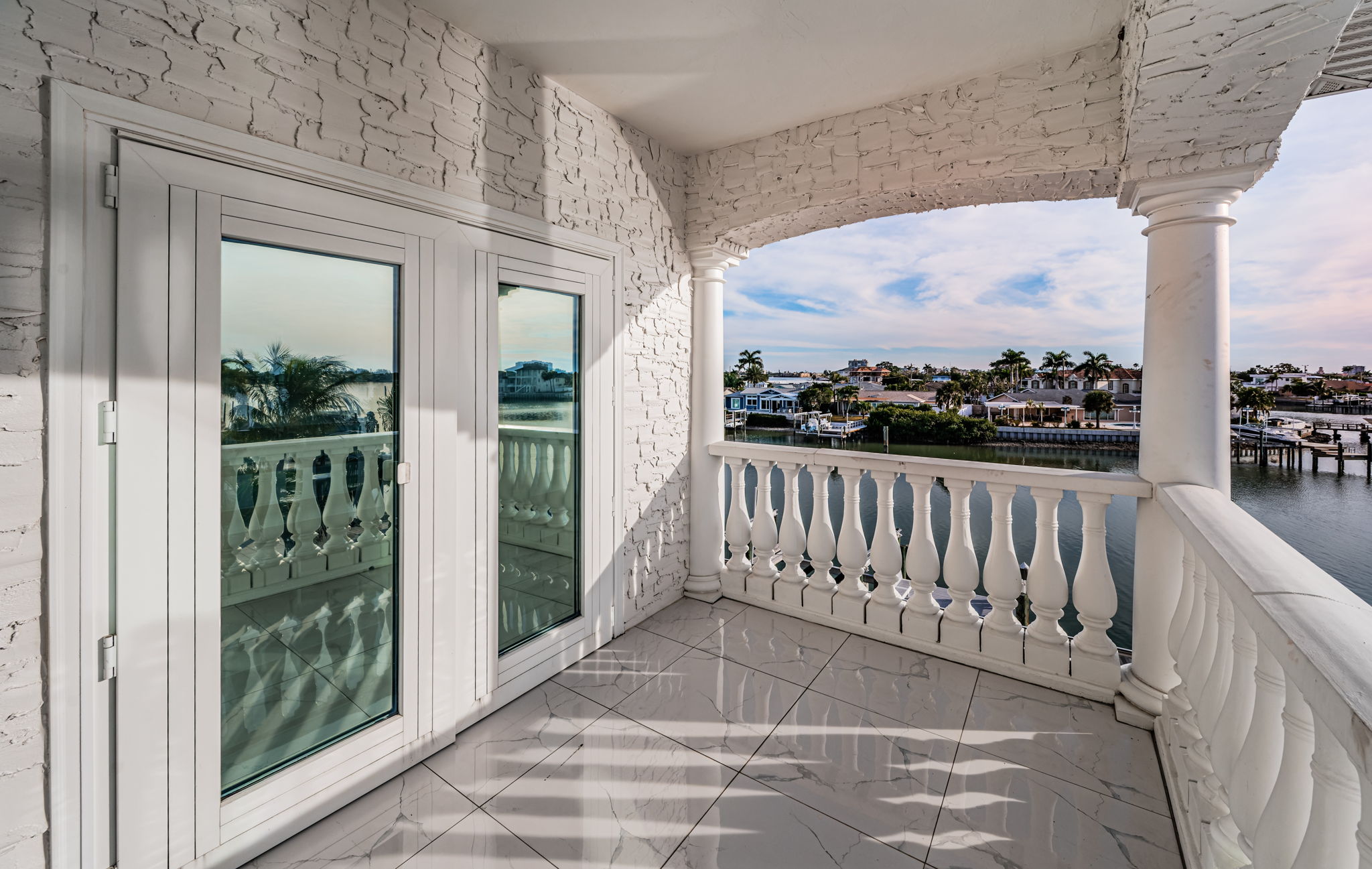 St Petersburg, Florida, 33707, United States, 4 Bedrooms Bedrooms, ,3 BathroomsBathrooms,Residential,For Sale,1992370