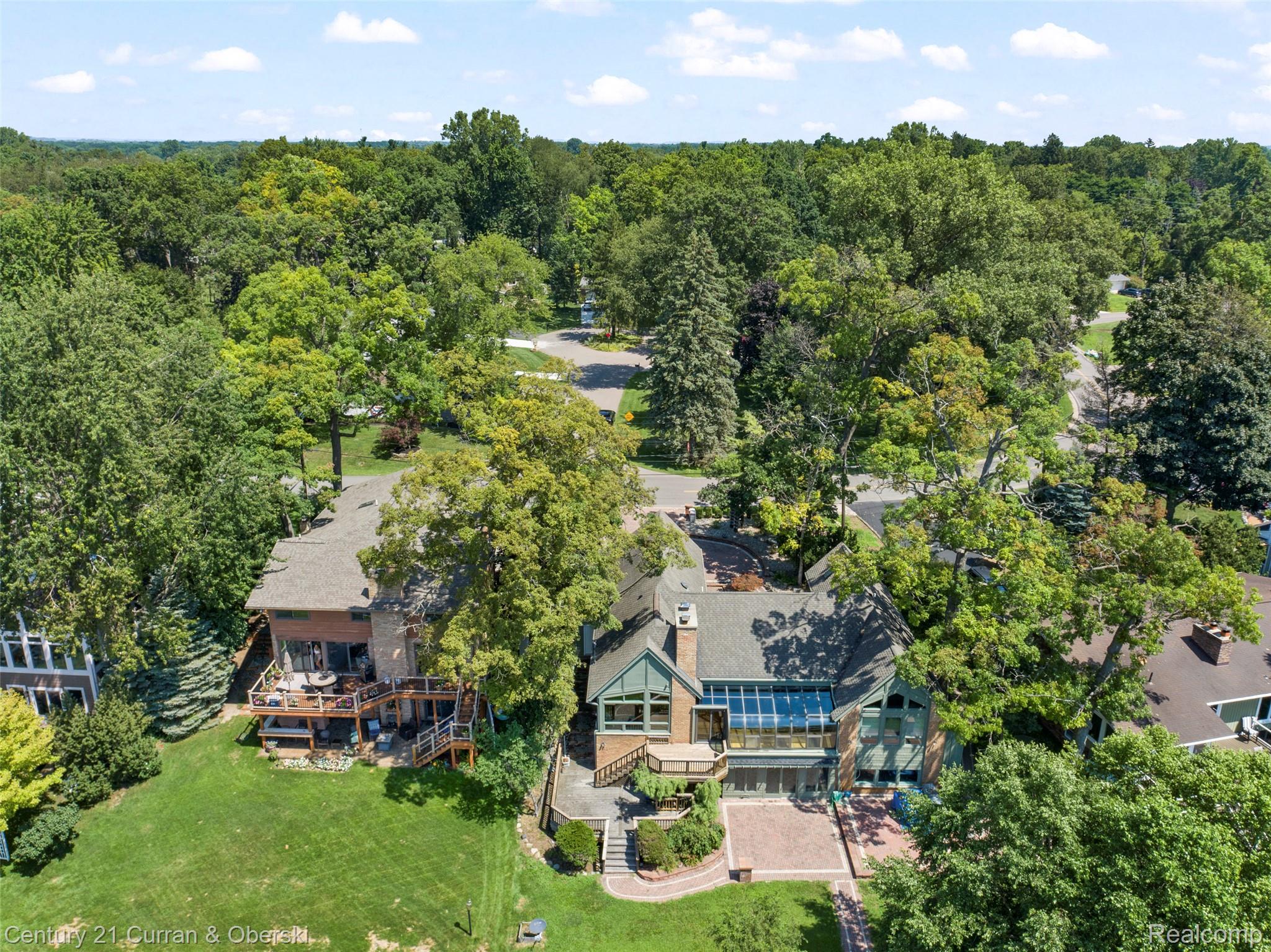 Walled Lake, Michigan, 48390, United States, 3 Bedrooms Bedrooms, ,3 BathroomsBathrooms,Residential,For Sale,1981243