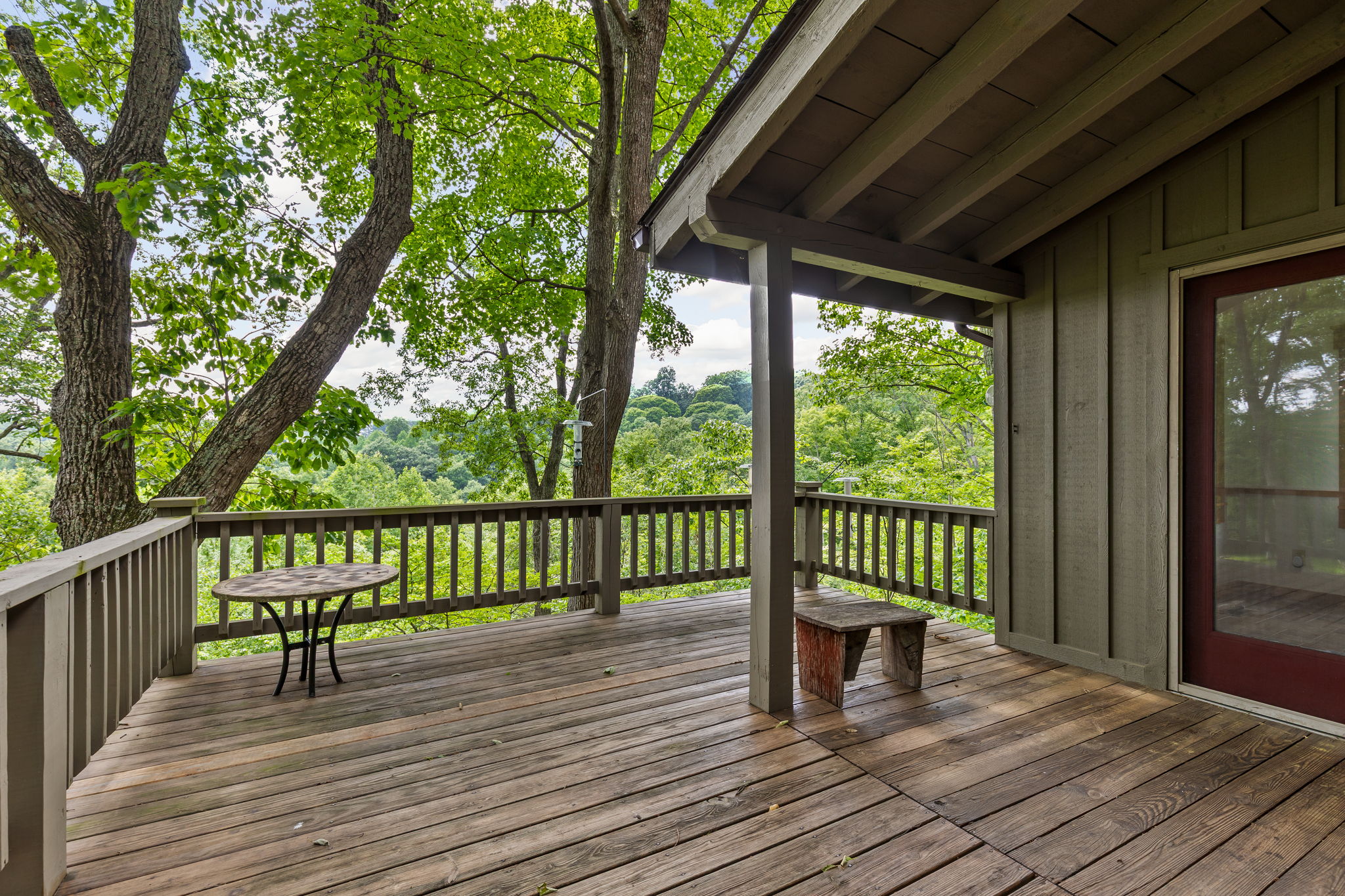  Authentic Log Home with Breathtaking Views of Brown County