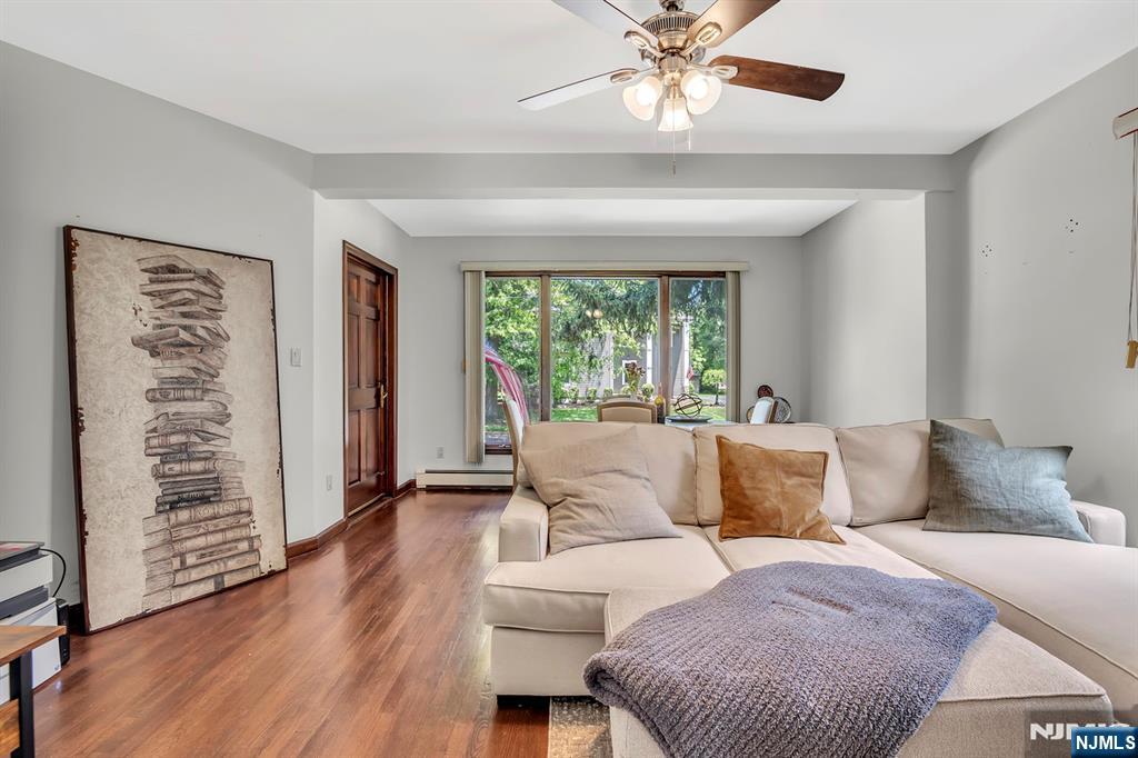 Allendale, New Jersey, 07401, United States, 2 Bedrooms Bedrooms, ,2 BathroomsBathrooms,Residential,For Sale,1829462