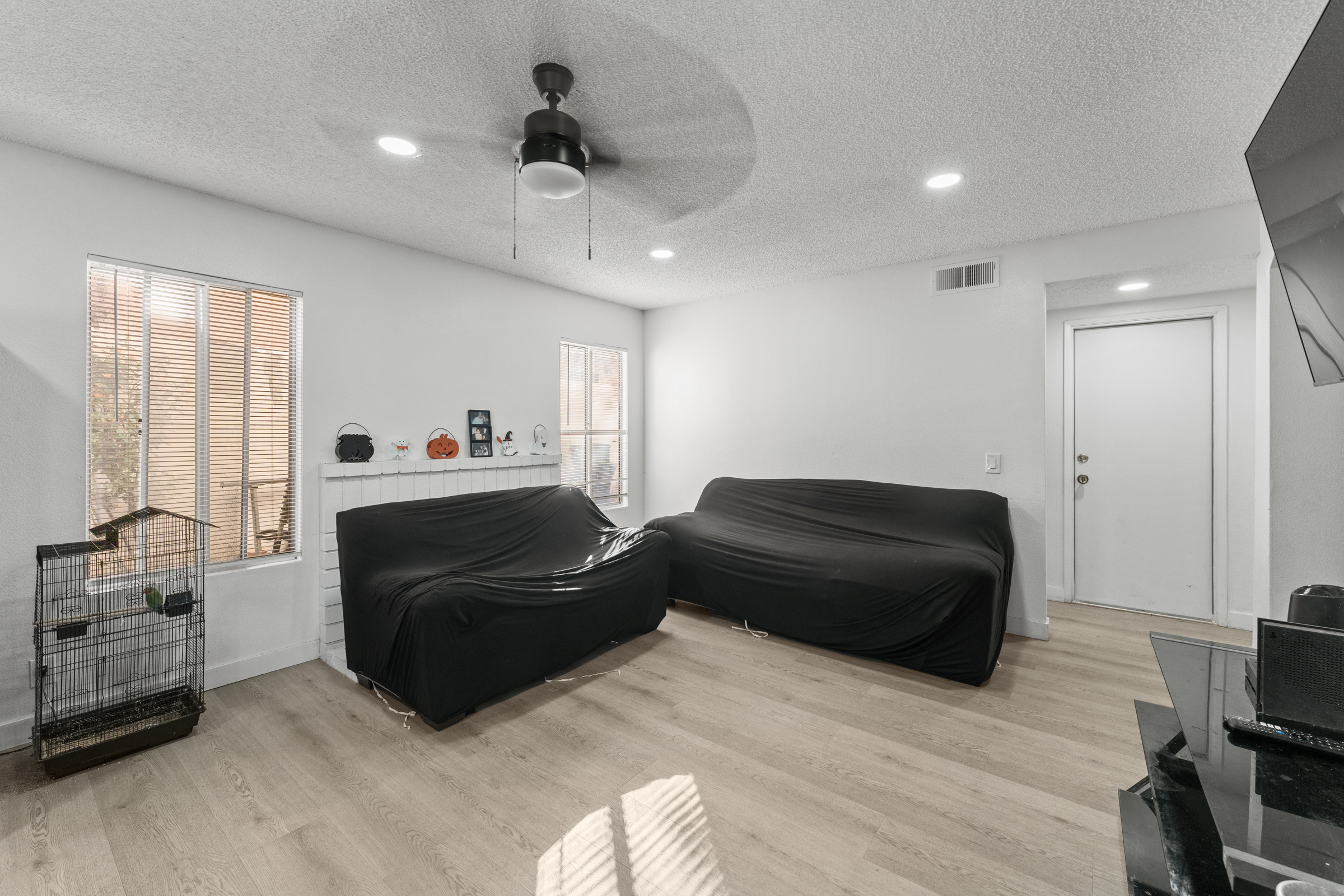 Moreno Valley, California, 92557, United States, 4 Bedrooms Bedrooms, ,4 BathroomsBathrooms,Residential,For Sale,1978053