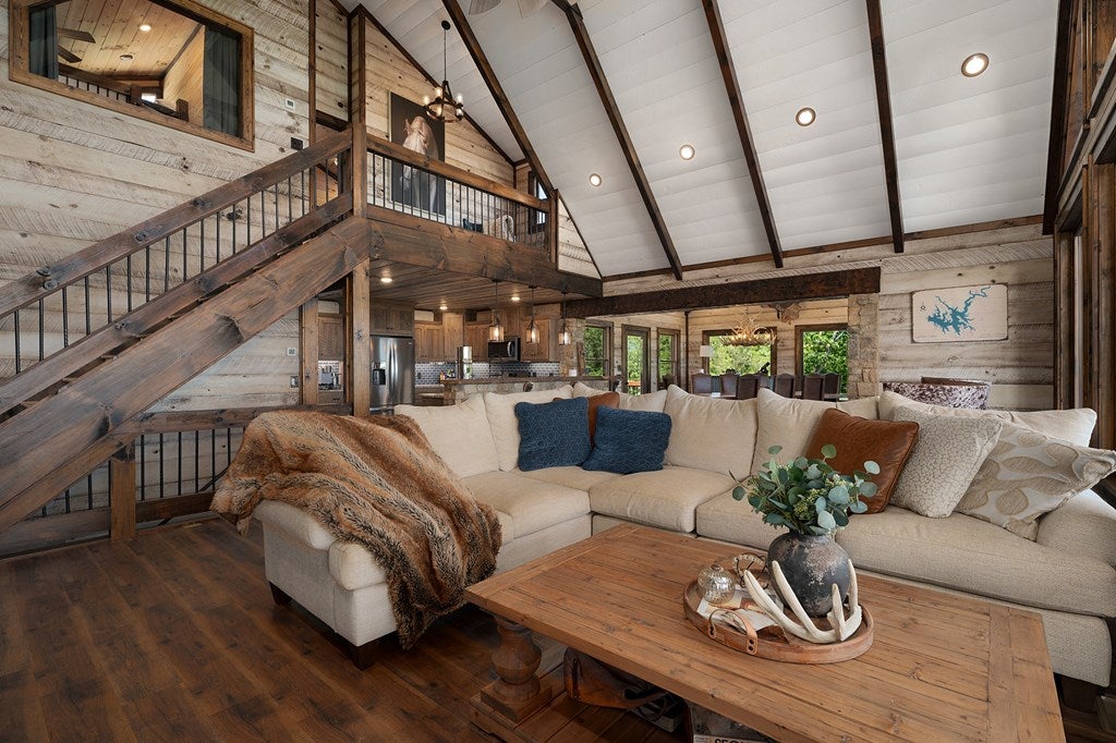 Blue Ridge, Georgia, 30513, United States, 4 Bedrooms Bedrooms, ,4 BathroomsBathrooms,Residential,For Sale,1804354