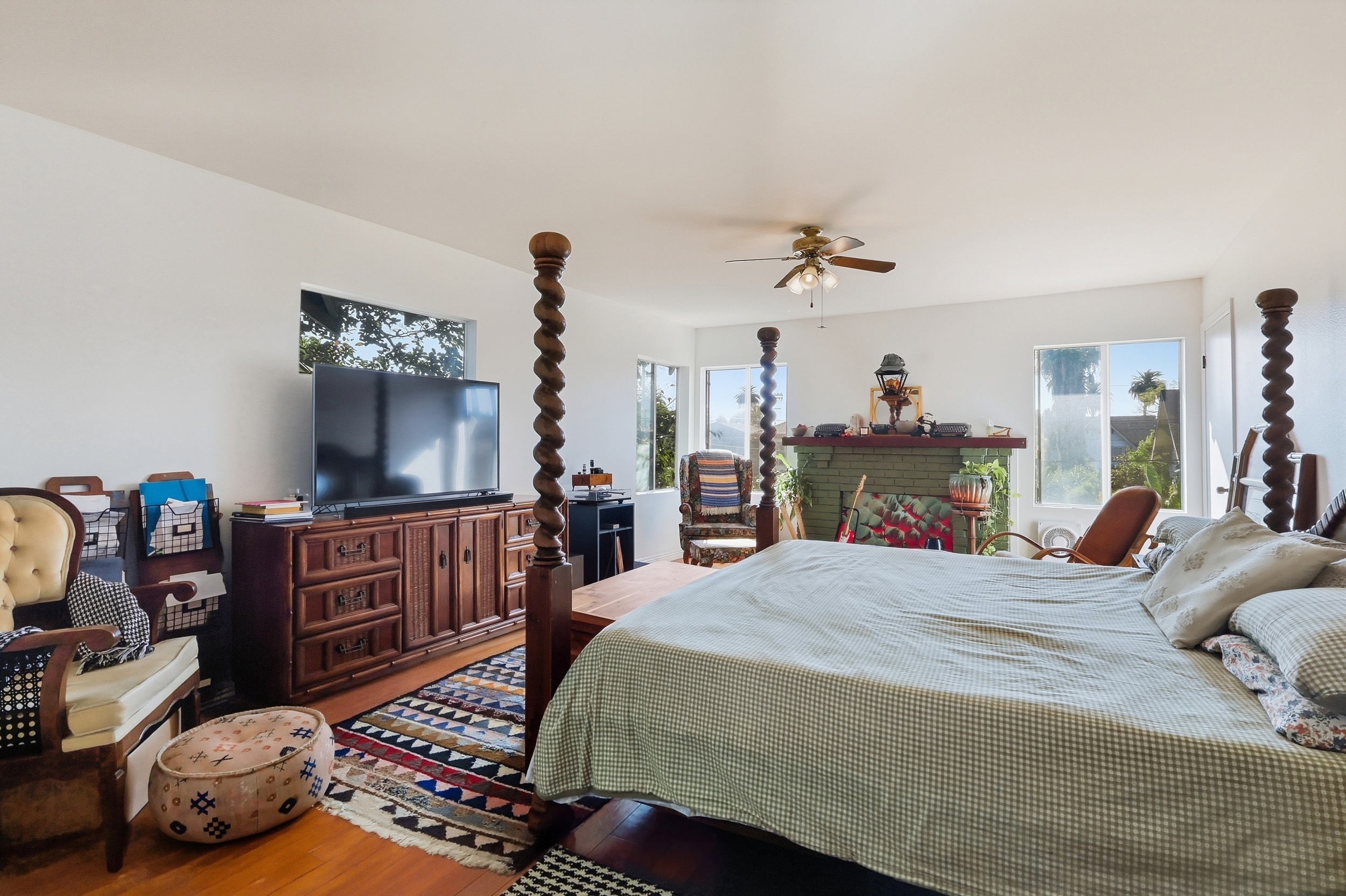  2651 Van Buren Place, Los Angeles, CA 90007 - 物件實景