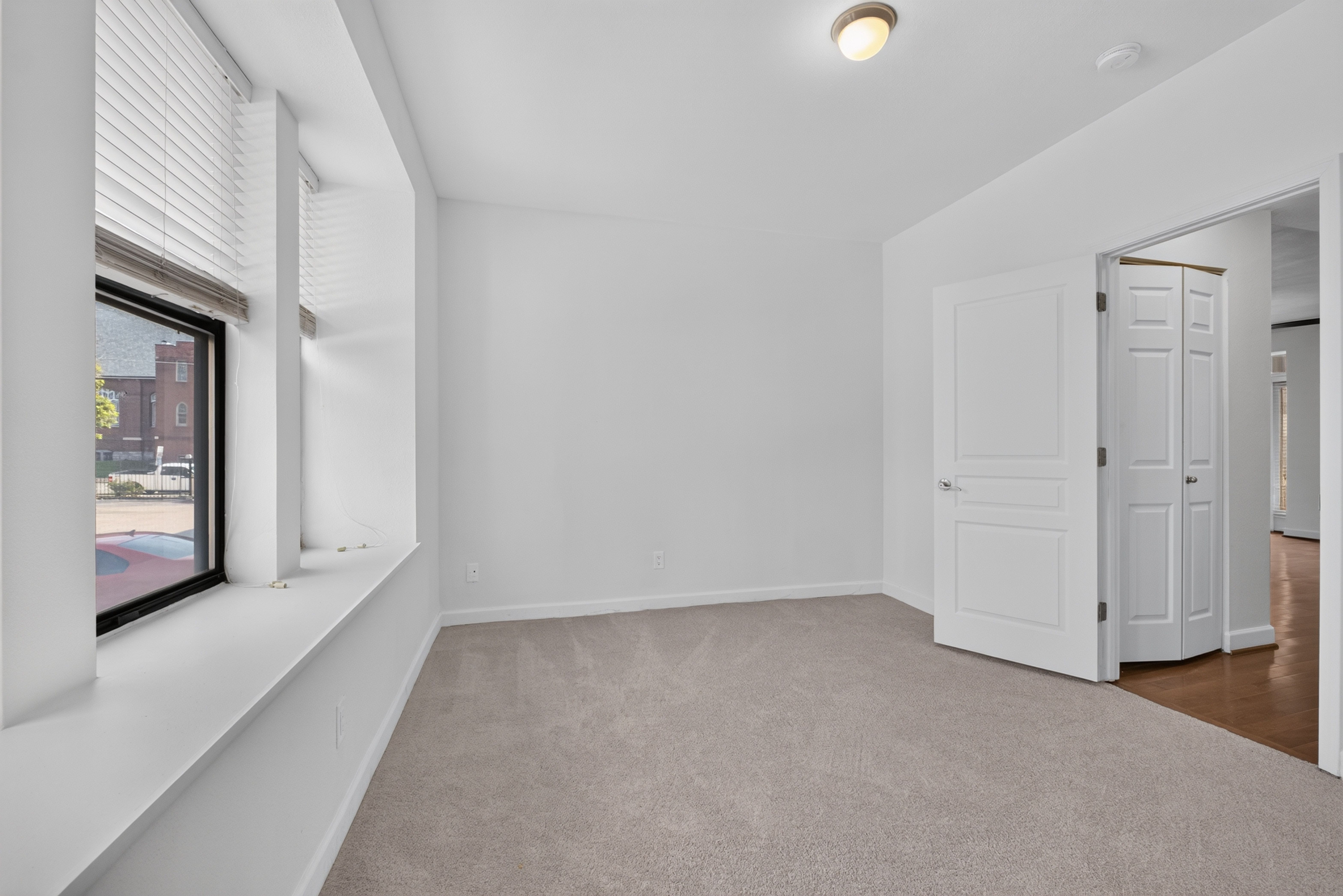  Beautifully maintained first-floor condo. - 物件實景