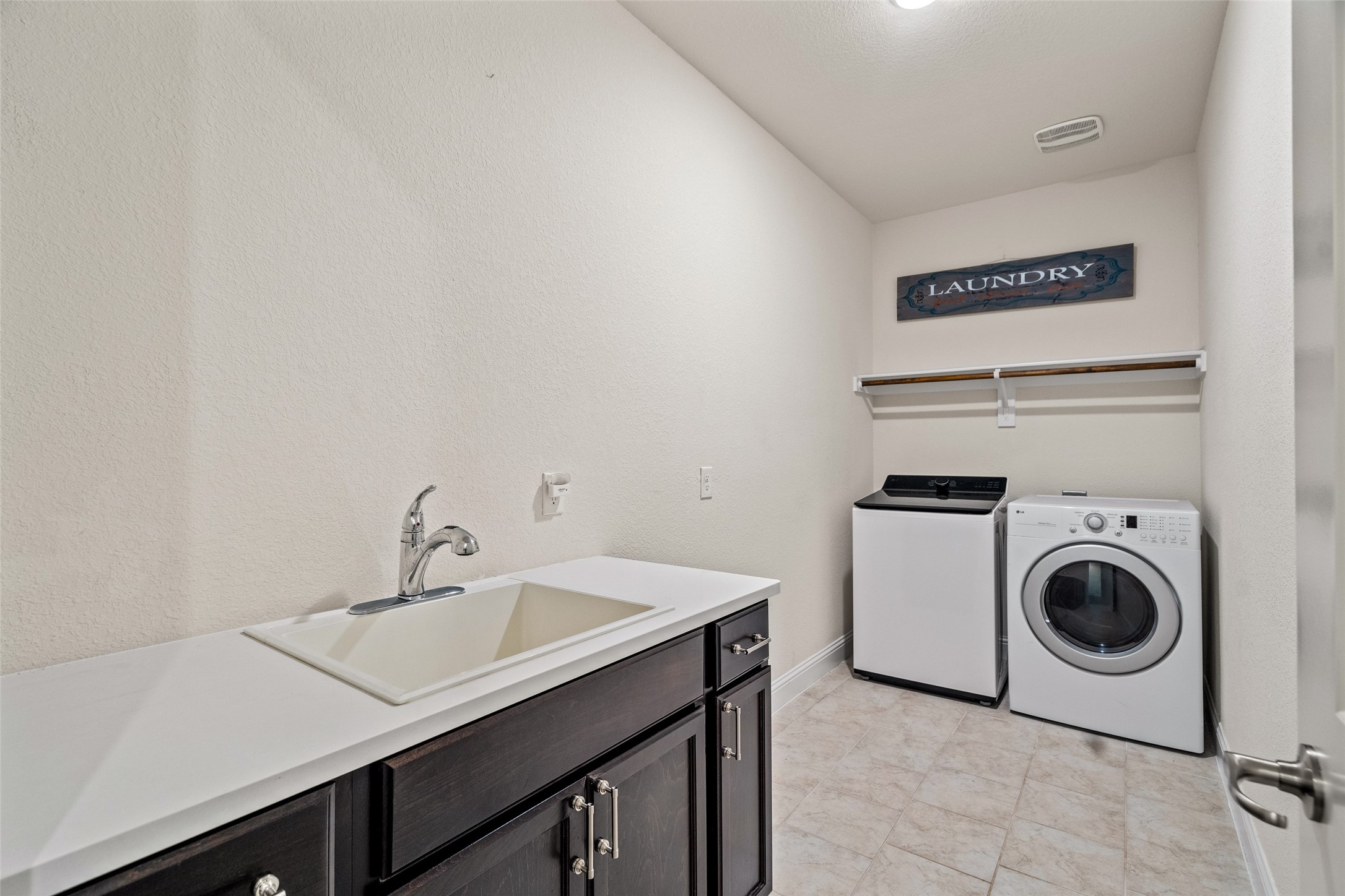 The Colony, Texas, 75056, United States, 3 Bedrooms Bedrooms, ,2 BathroomsBathrooms,Residential,For Sale,1924652
