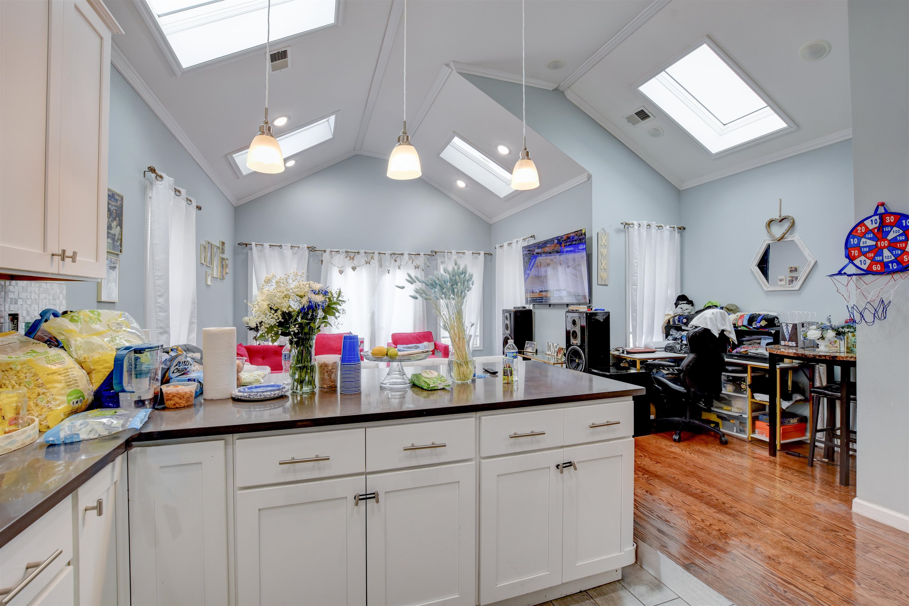 Bayonne, New Jersey, 07002, United States, 7 Bedrooms Bedrooms, ,5 BathroomsBathrooms,Residential,For Sale,1907517