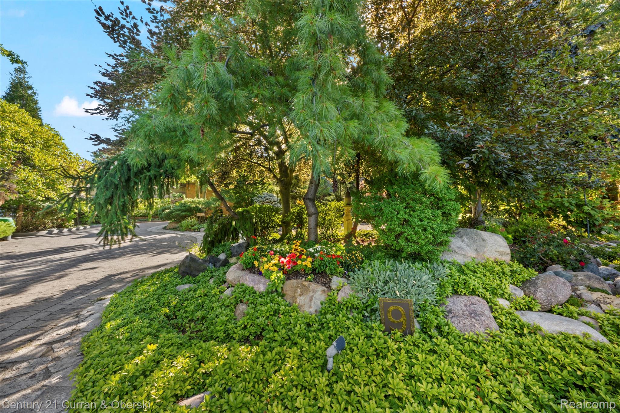 Dearborn, Michigan, 48124, United States, 4 Bedrooms Bedrooms, ,4 BathroomsBathrooms,Residential,For Sale,1983815