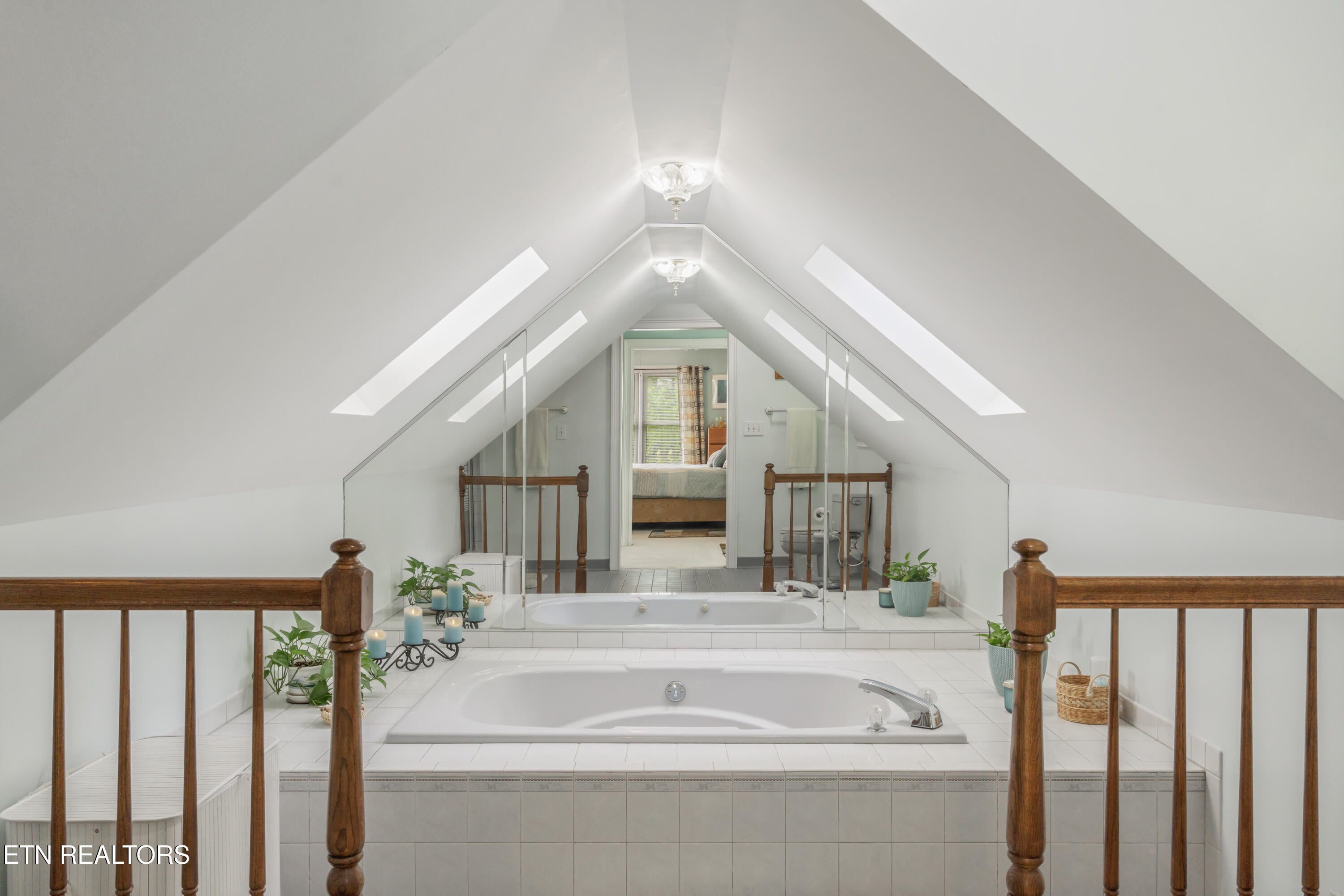 Kingston, Tennessee, 37763, United States, 3 Bedrooms Bedrooms, ,3 BathroomsBathrooms,Residential,For Sale,1762523