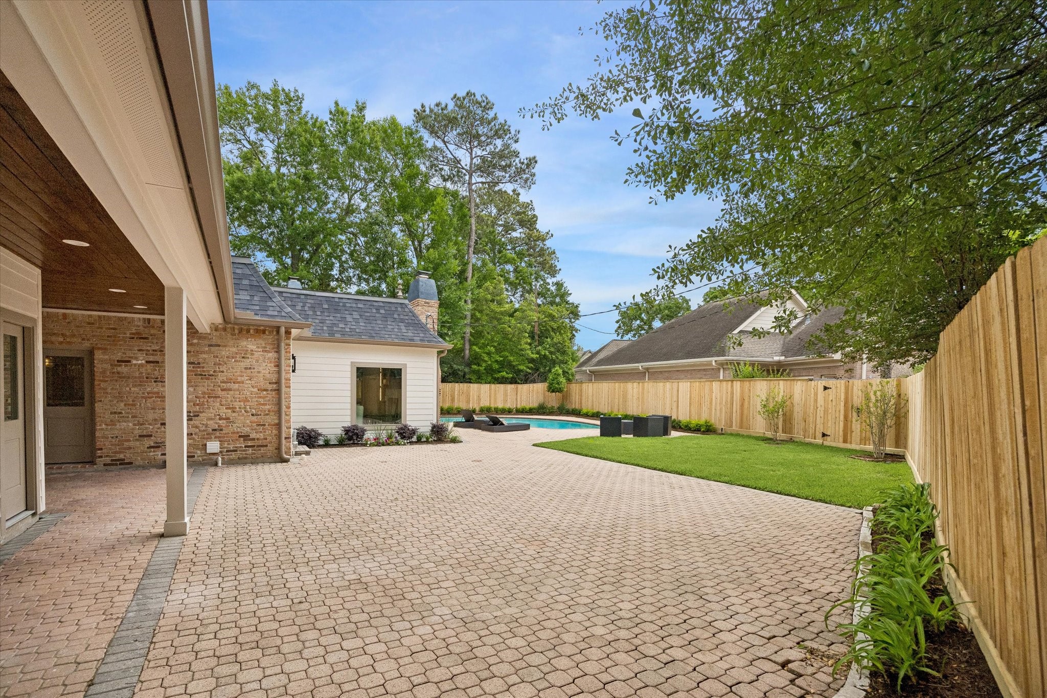  620 Stoneleigh Drive - 物件實景