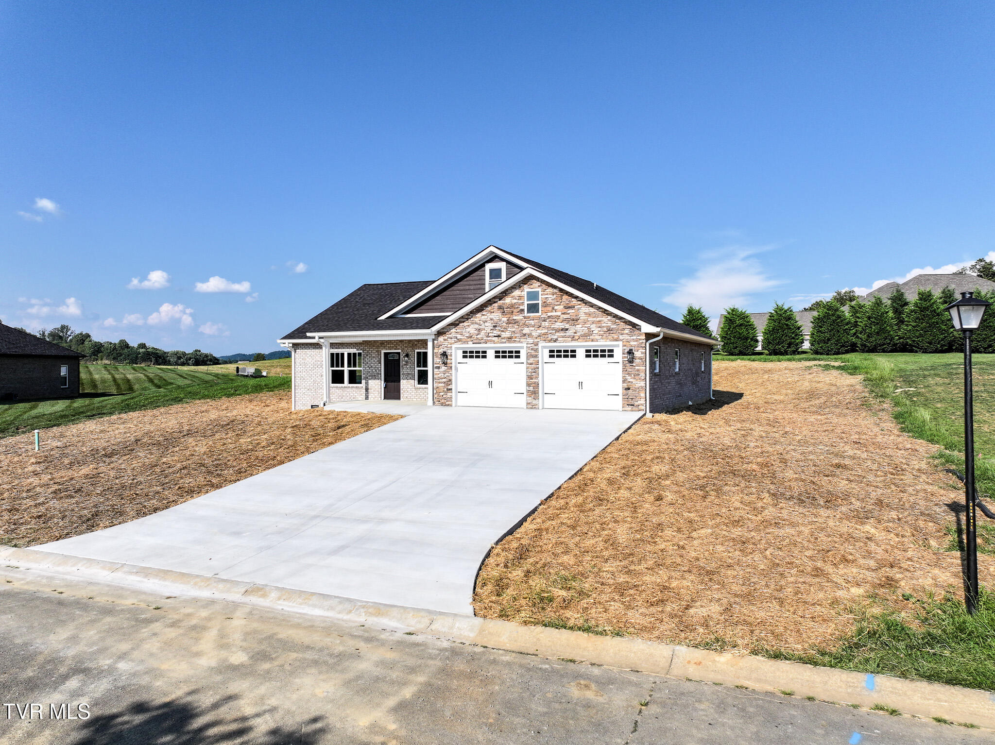 Greeneville, Tennessee, 37745, United States, 3 Bedrooms Bedrooms, ,2 BathroomsBathrooms,Residential,For Sale,1935533