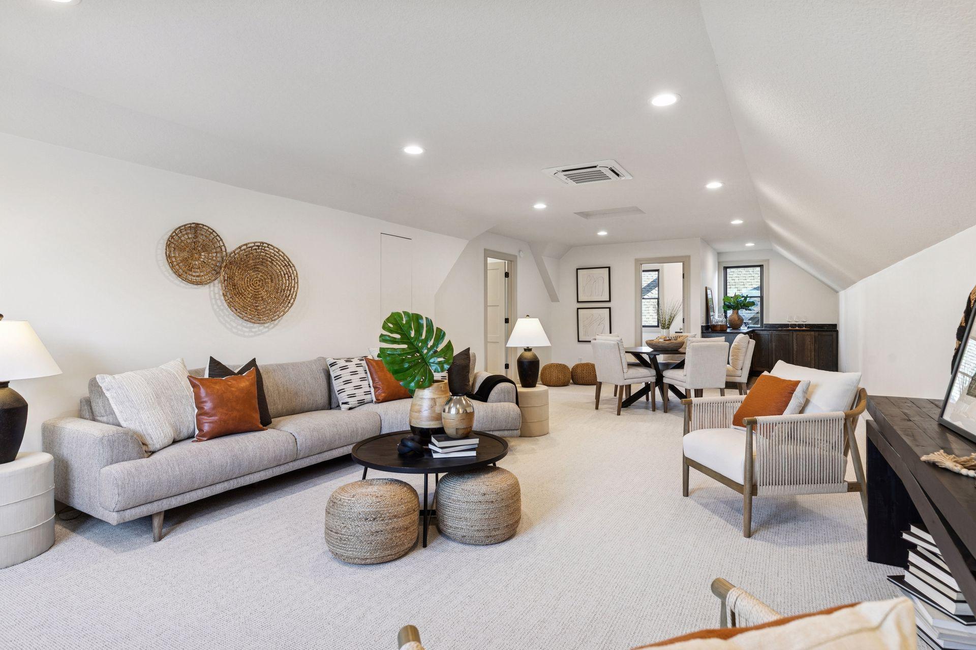 Saint Paul, Minnesota, 55105, United States, 5 Bedrooms Bedrooms, ,4 BathroomsBathrooms,Residential,For Sale,1989282