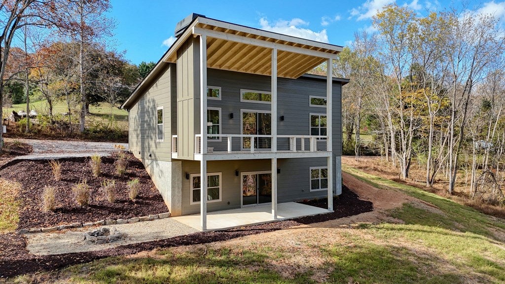 Hayesville, North Carolina, 28904, United States, 3 Bedrooms Bedrooms, ,4 BathroomsBathrooms,Residential,For Sale,1839913