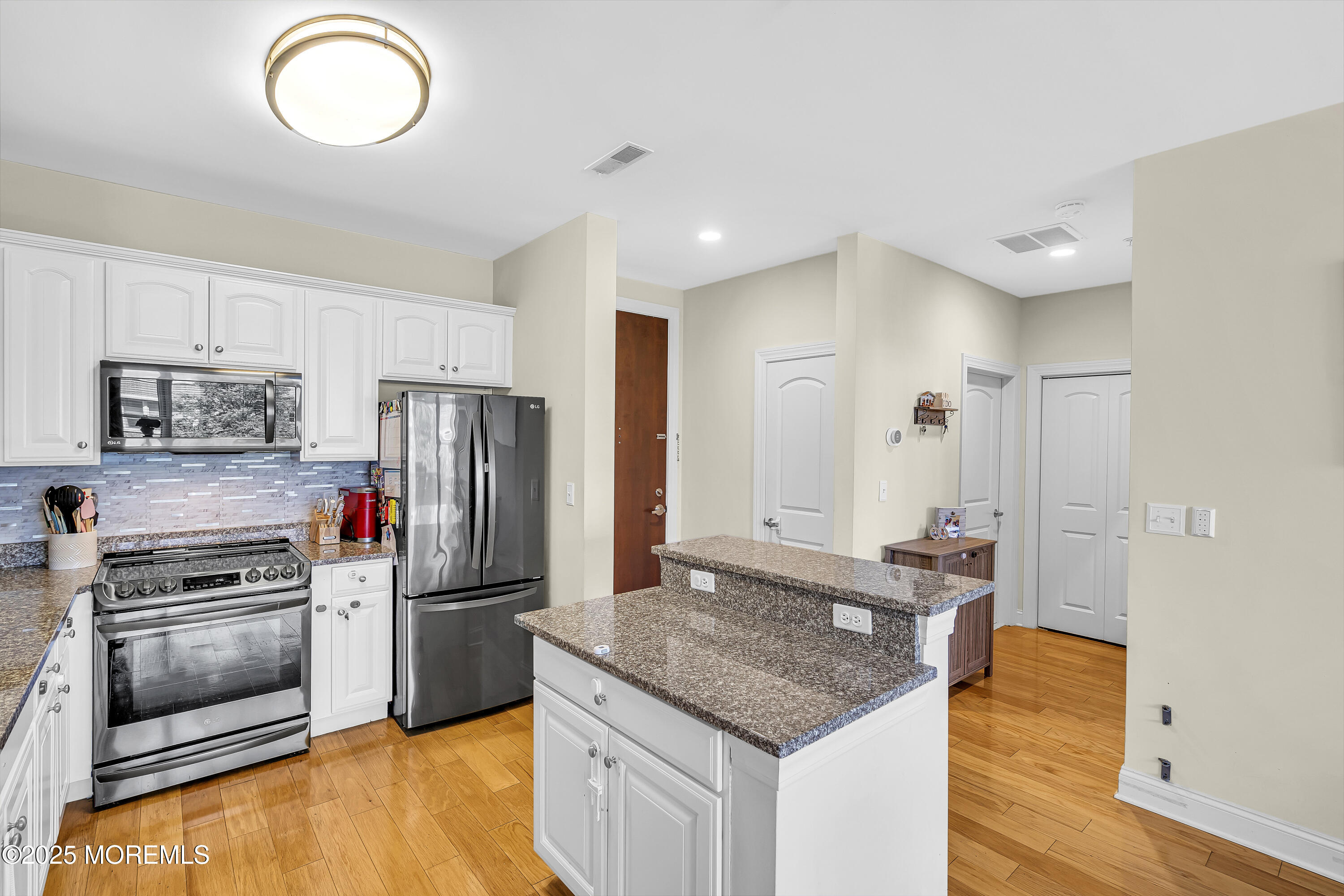 West New York, New Jersey, 07093, United States, 2 Bedrooms Bedrooms, ,2 BathroomsBathrooms,Residential,For Sale,1928927