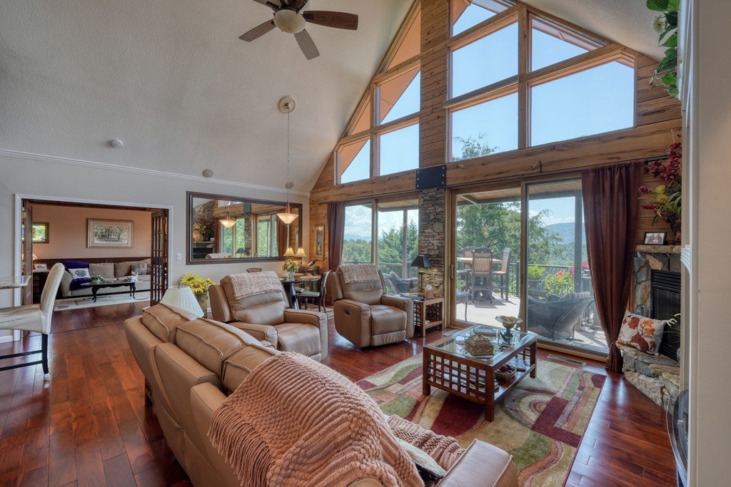 Hayesville, North Carolina, 28904, United States, 3 Bedrooms Bedrooms, ,4 BathroomsBathrooms,Residential,For Sale,1919513
