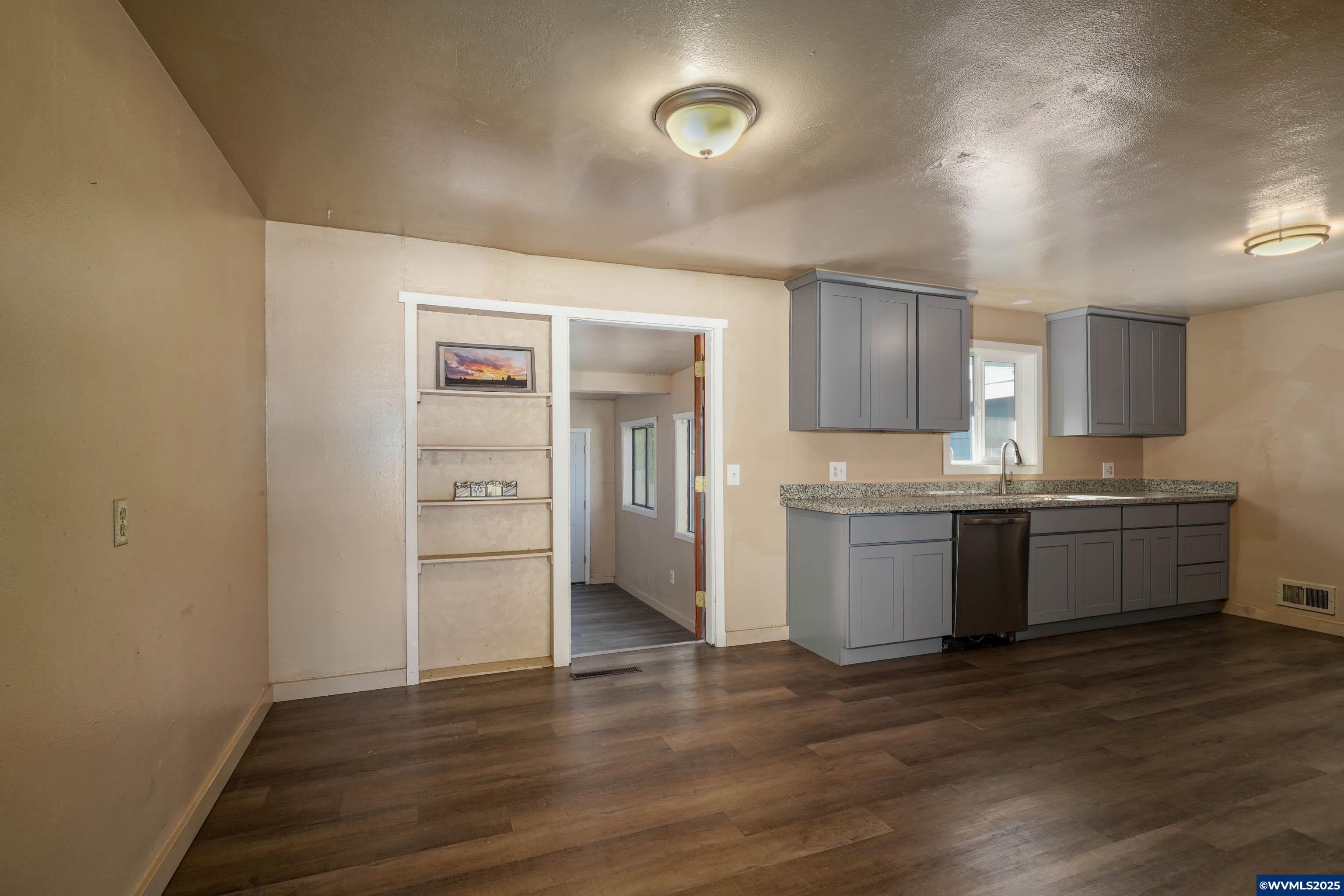 Salem, Oregon, 97301, United States, 5 Bedrooms Bedrooms, ,Residential,For Sale,1965590