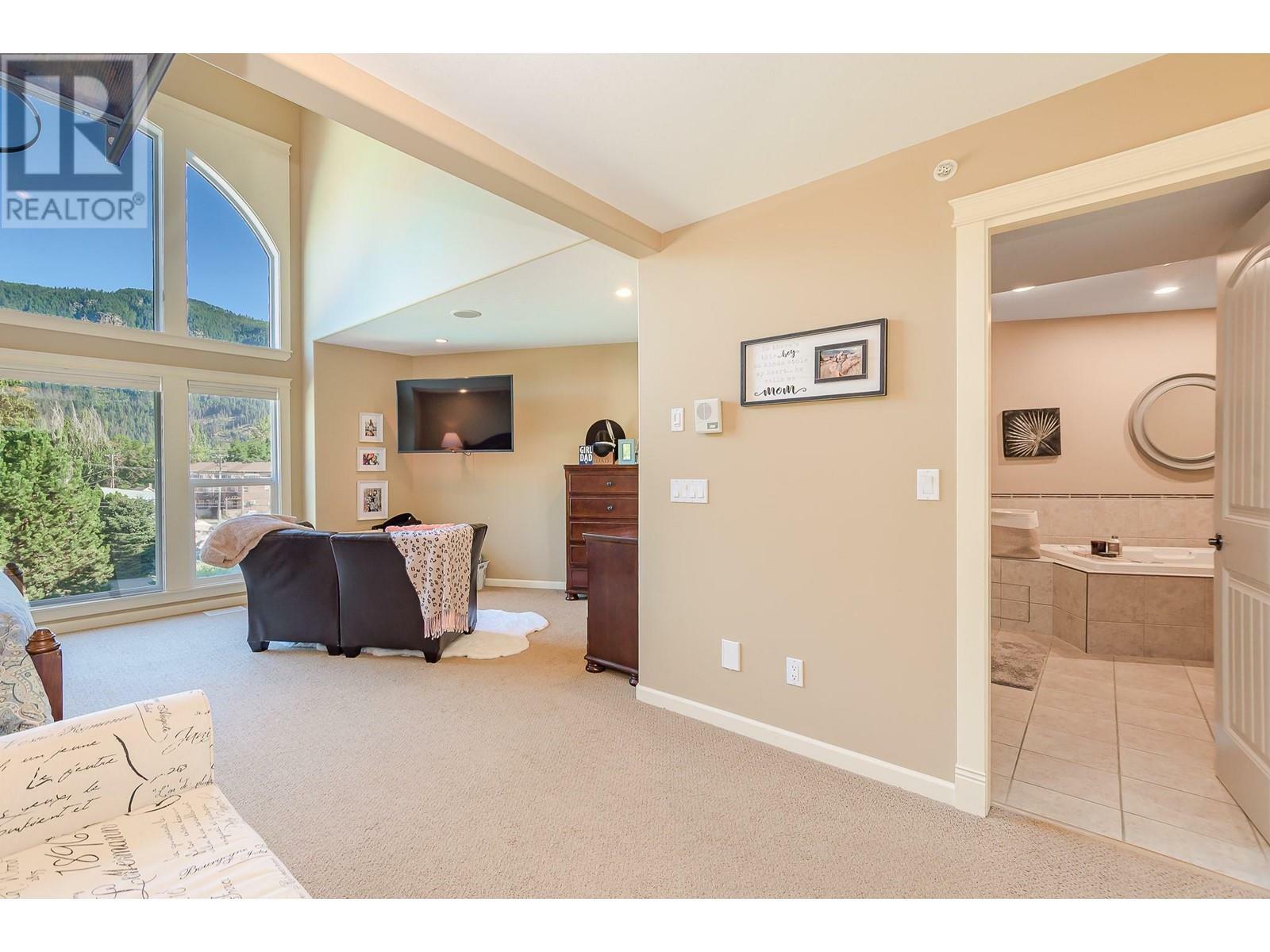 SICAMOUS, British Columbia, V0E 2V1, CA, 4 Bedrooms Bedrooms, ,2 BathroomsBathrooms,Residential,For Sale,1839055