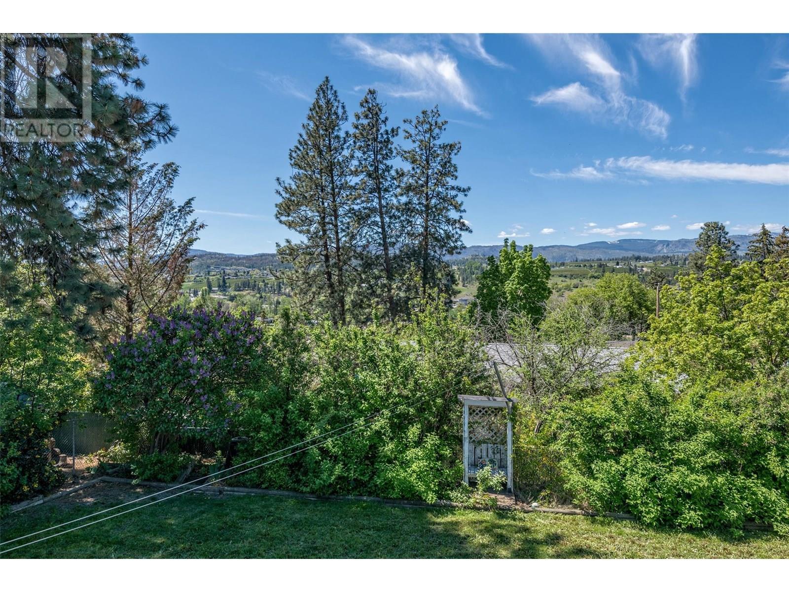 LAKE COUNTRY, British Columbia, V4V 1W2, CA, 4 Bedrooms Bedrooms, ,2 BathroomsBathrooms,Residential,For Sale,1896793
