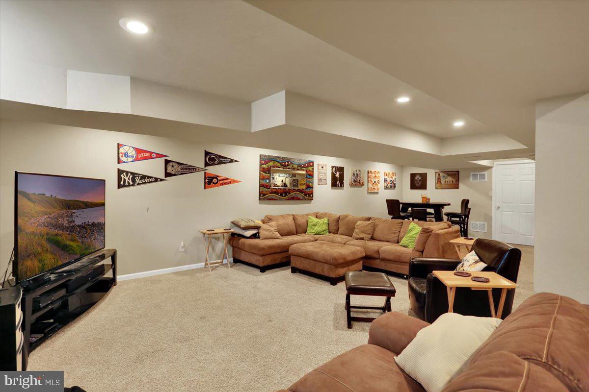 Reading, Pennsylvania, 19606, United States, 4 Bedrooms Bedrooms, ,4 BathroomsBathrooms,Residential,For Sale,1947941