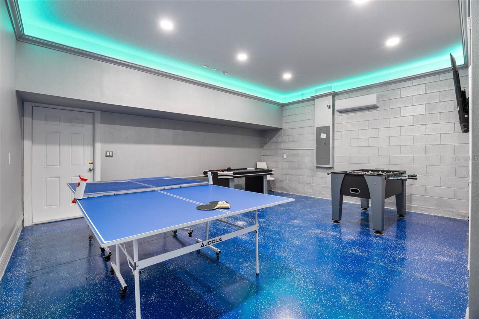 KISSIMMEE, Florida, 34747, United States, 7 Bedrooms Bedrooms, ,6 BathroomsBathrooms,Residential,For Sale,1938279
