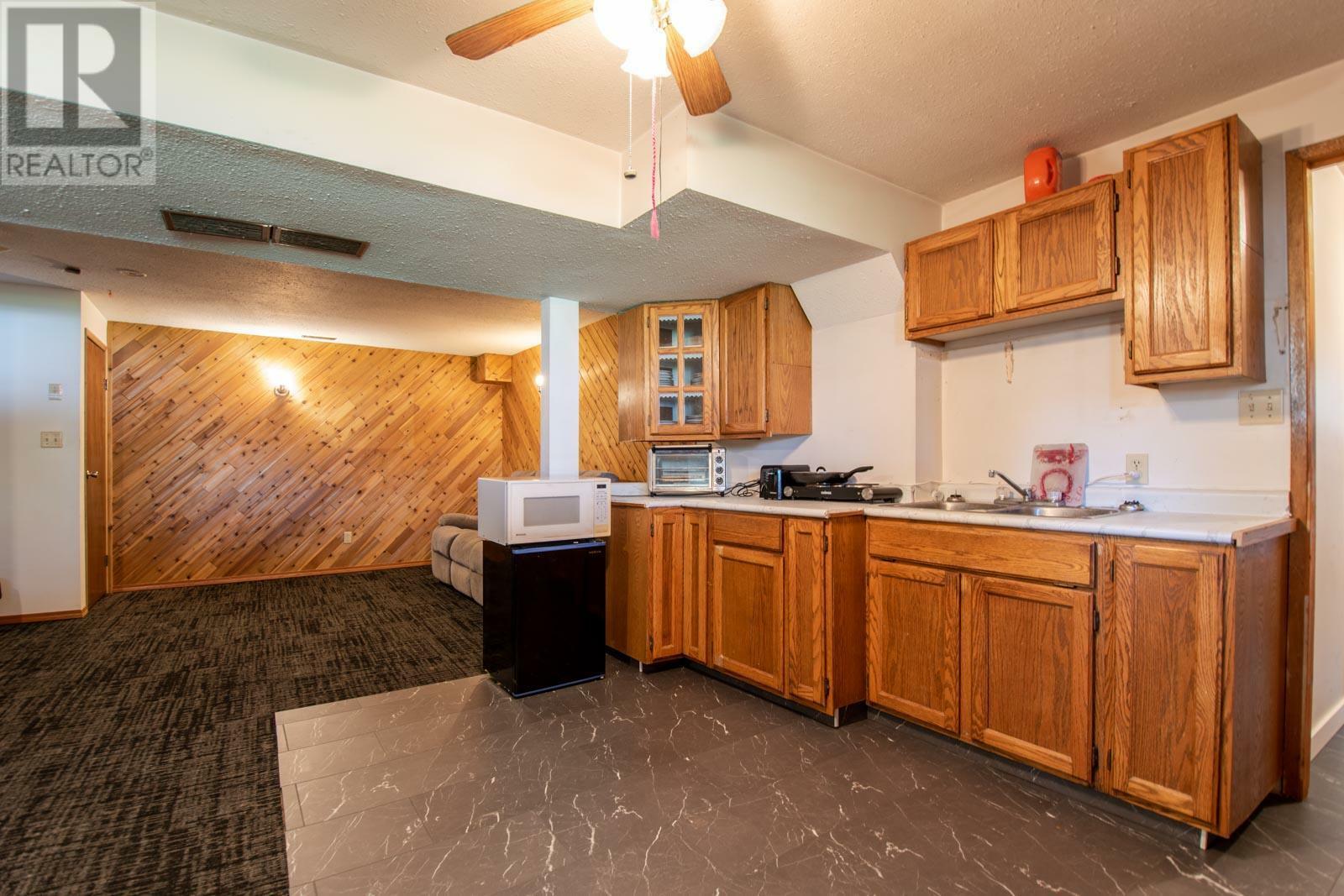 SPALLUMCHEEN, British Columbia, V4Y 0S8, CA, 6 Bedrooms Bedrooms, ,2 BathroomsBathrooms,Residential,For Sale,1838757