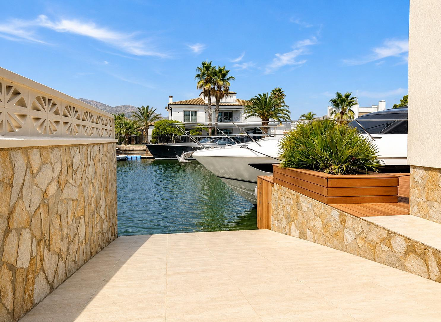  Contemporary villa with a 24-meter mooring in Santa Margarida, Roses - 物件實景