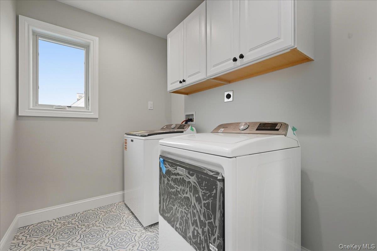 Westbury, New York, 11590, United States, 5 Bedrooms Bedrooms, ,5 BathroomsBathrooms,Residential,For Sale,1991038