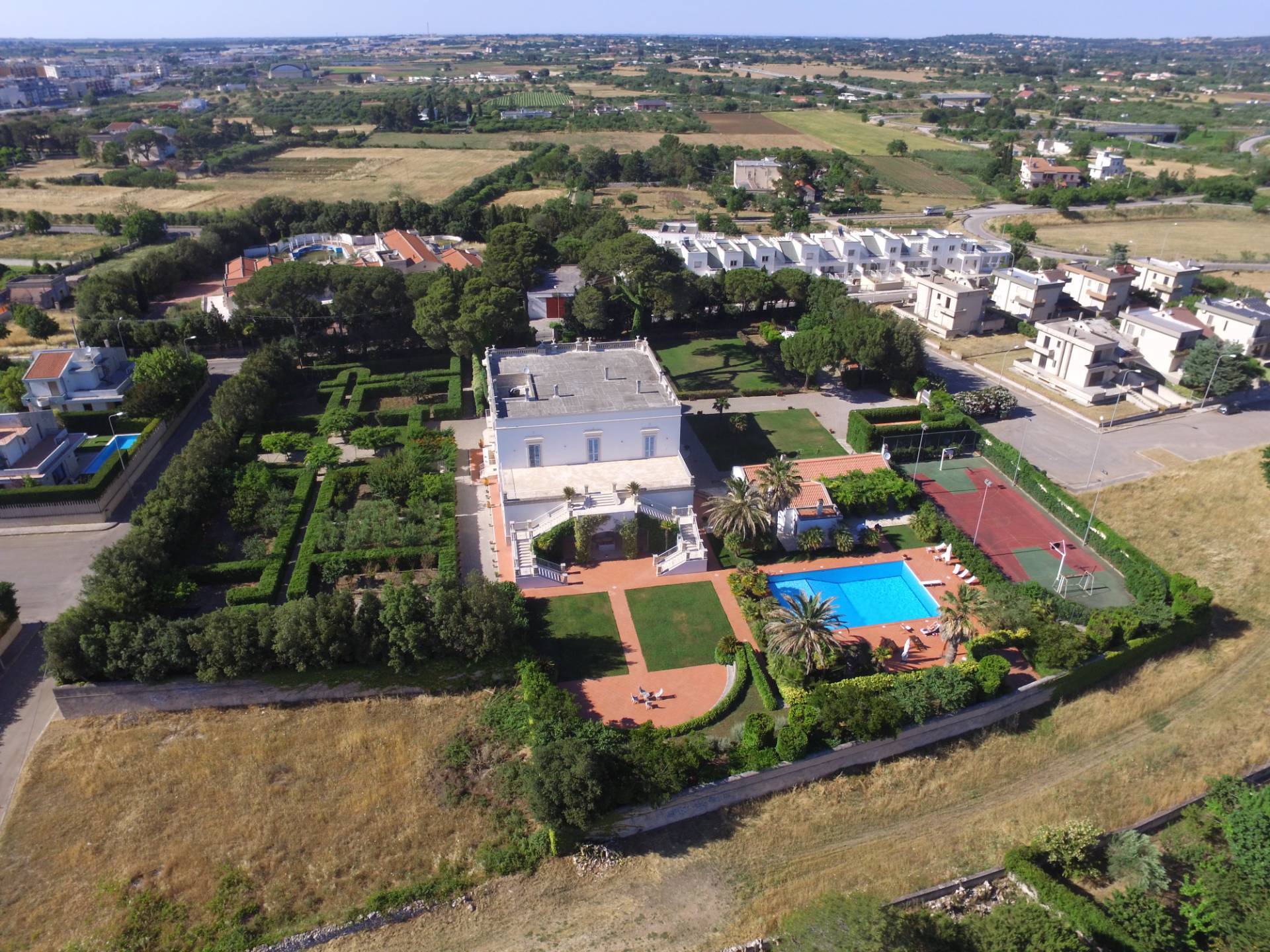 Gioia del Colle, Bari, 70023, IT, 6 Bedrooms Bedrooms, ,9 BathroomsBathrooms,Residential,For Sale,1991978