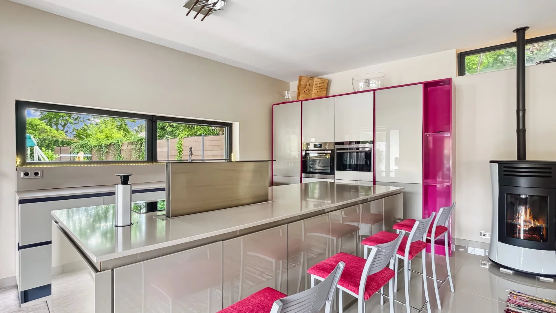 Samois-sur-Seine, Île-de-France, 77920, FR, 2 Bedrooms Bedrooms, ,1 BathroomBathrooms,Residential,For Sale,1557614