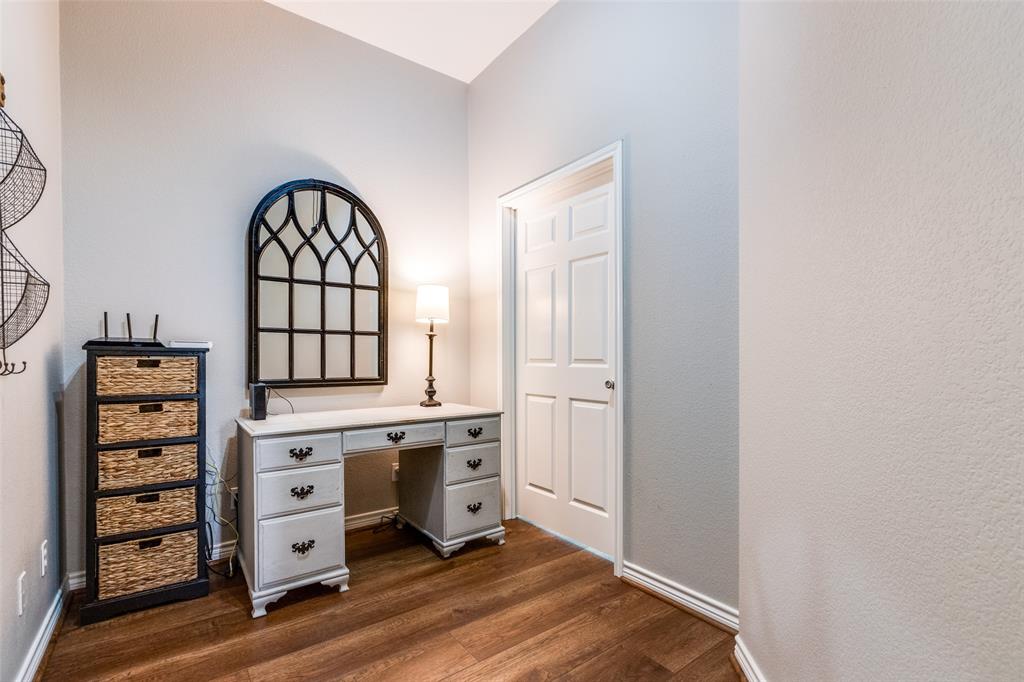Bonham, Texas, 75418, United States, 3 Bedrooms Bedrooms, ,2 BathroomsBathrooms,Residential,For Sale,1691474