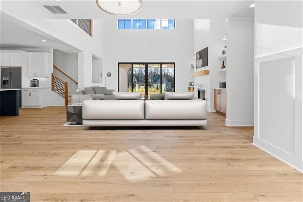 Gainesville, Georgia, 30506, United States, 5 Bedrooms Bedrooms, ,6 BathroomsBathrooms,Residential,For Sale,1908175