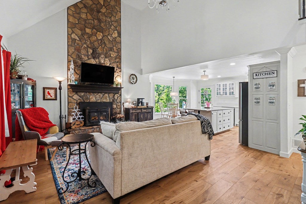 Ellijay, Georgia, 30540, United States, 3 Bedrooms Bedrooms, ,4 BathroomsBathrooms,Residential,For Sale,2044950