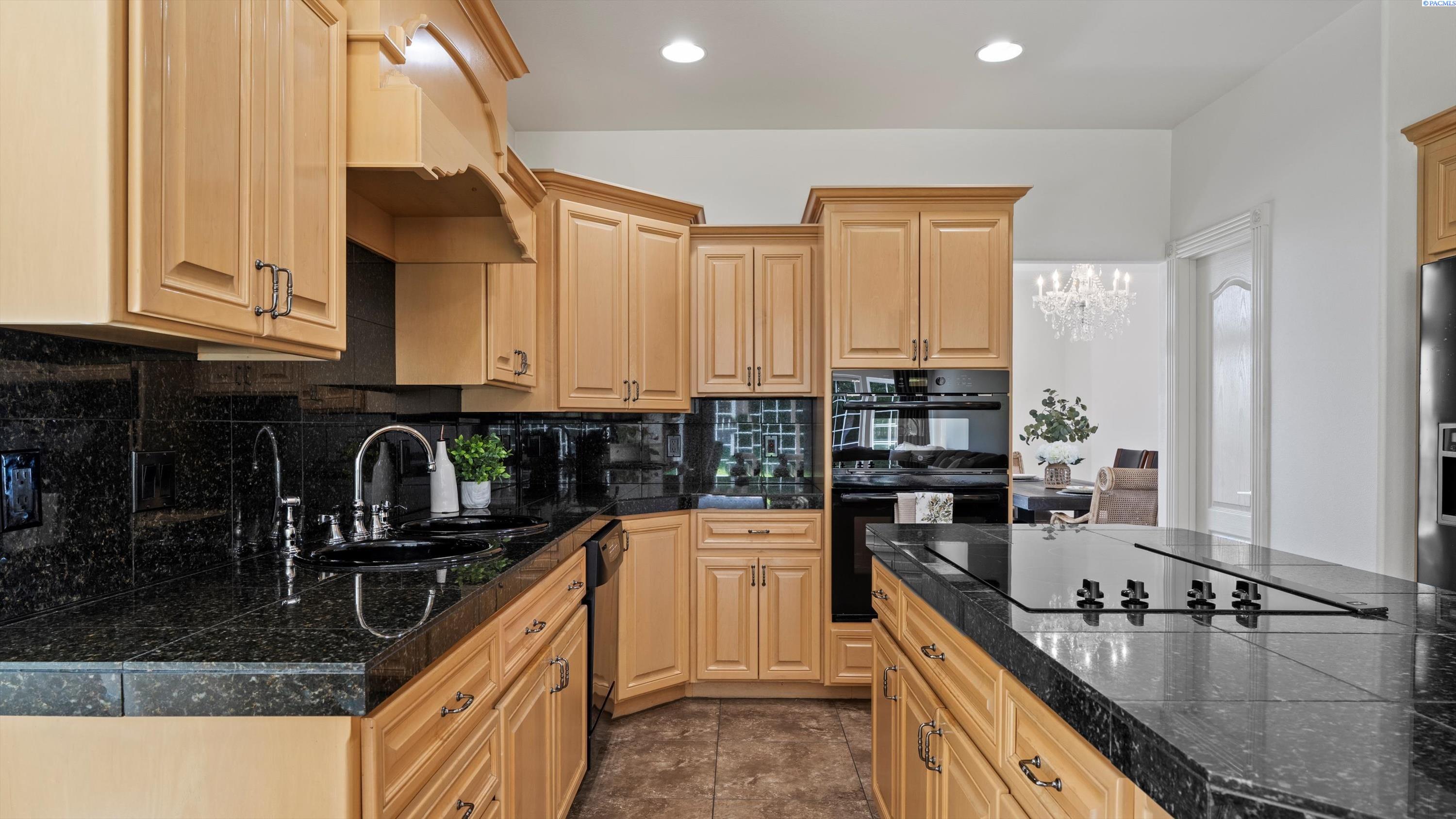 Pasco, Washington, 99301, United States, 3 Bedrooms Bedrooms, ,3 BathroomsBathrooms,Residential,For Sale,1794884