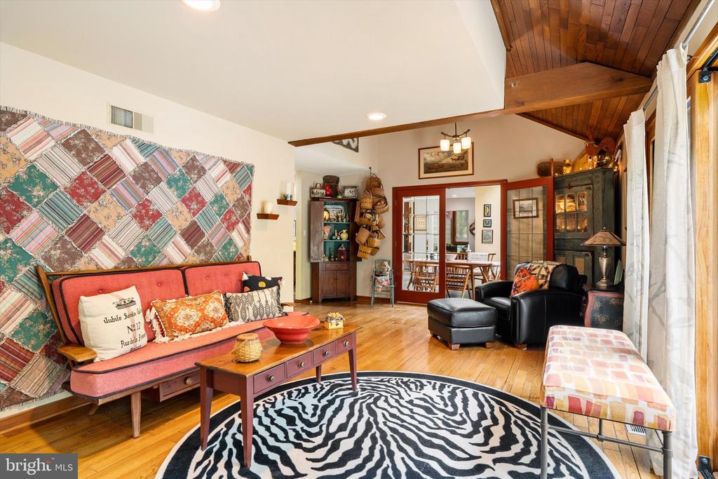 Wrightstown, New Jersey, 08562, United States, 5 Bedrooms Bedrooms, ,4 BathroomsBathrooms,Residential,For Sale,2048850