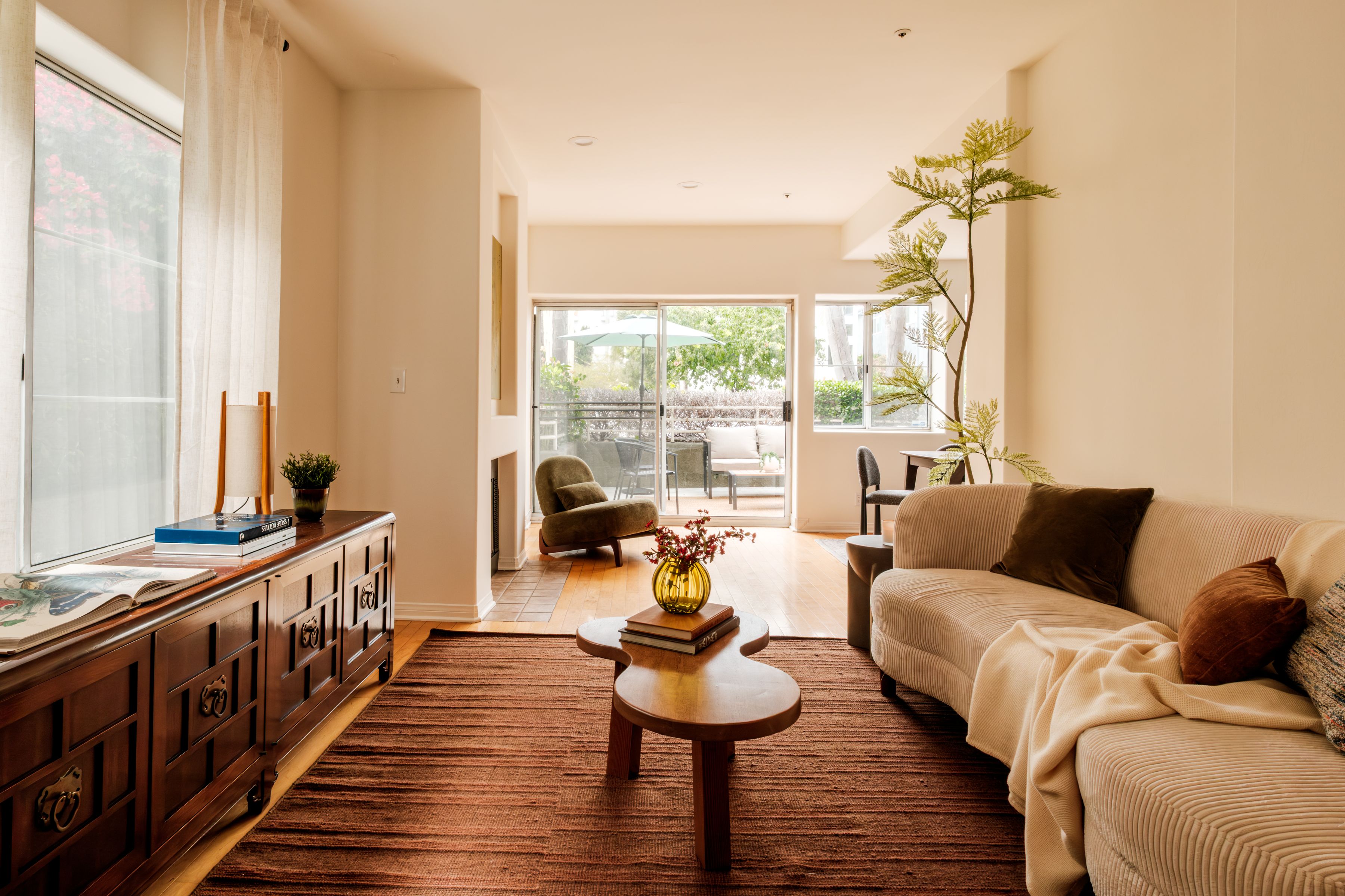  11920 Goshen Ave - 物件實景