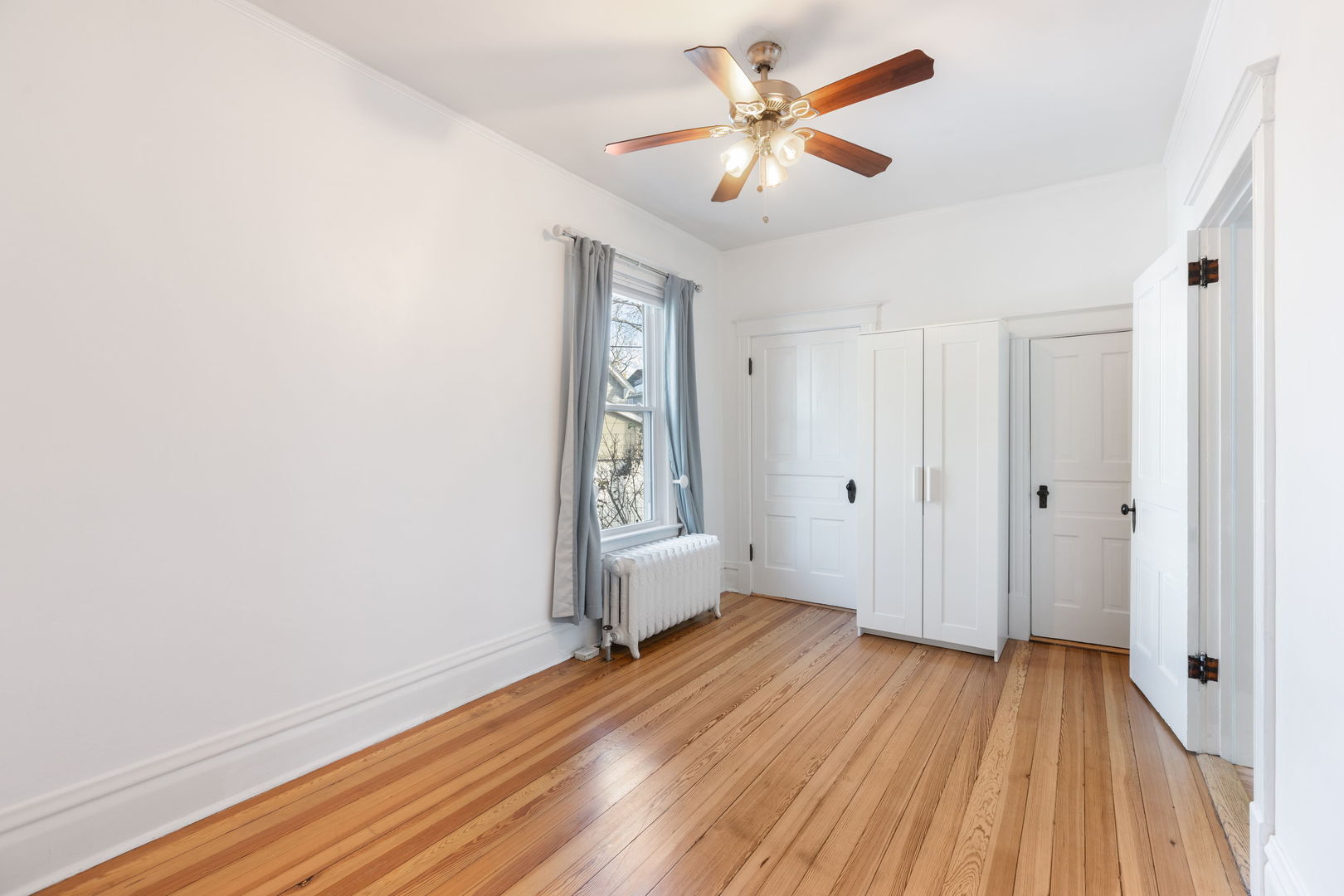 Lake Forest, Illinois, 60045, United States, 3 Bedrooms Bedrooms, ,2 BathroomsBathrooms,Residential,For Sale,1992856