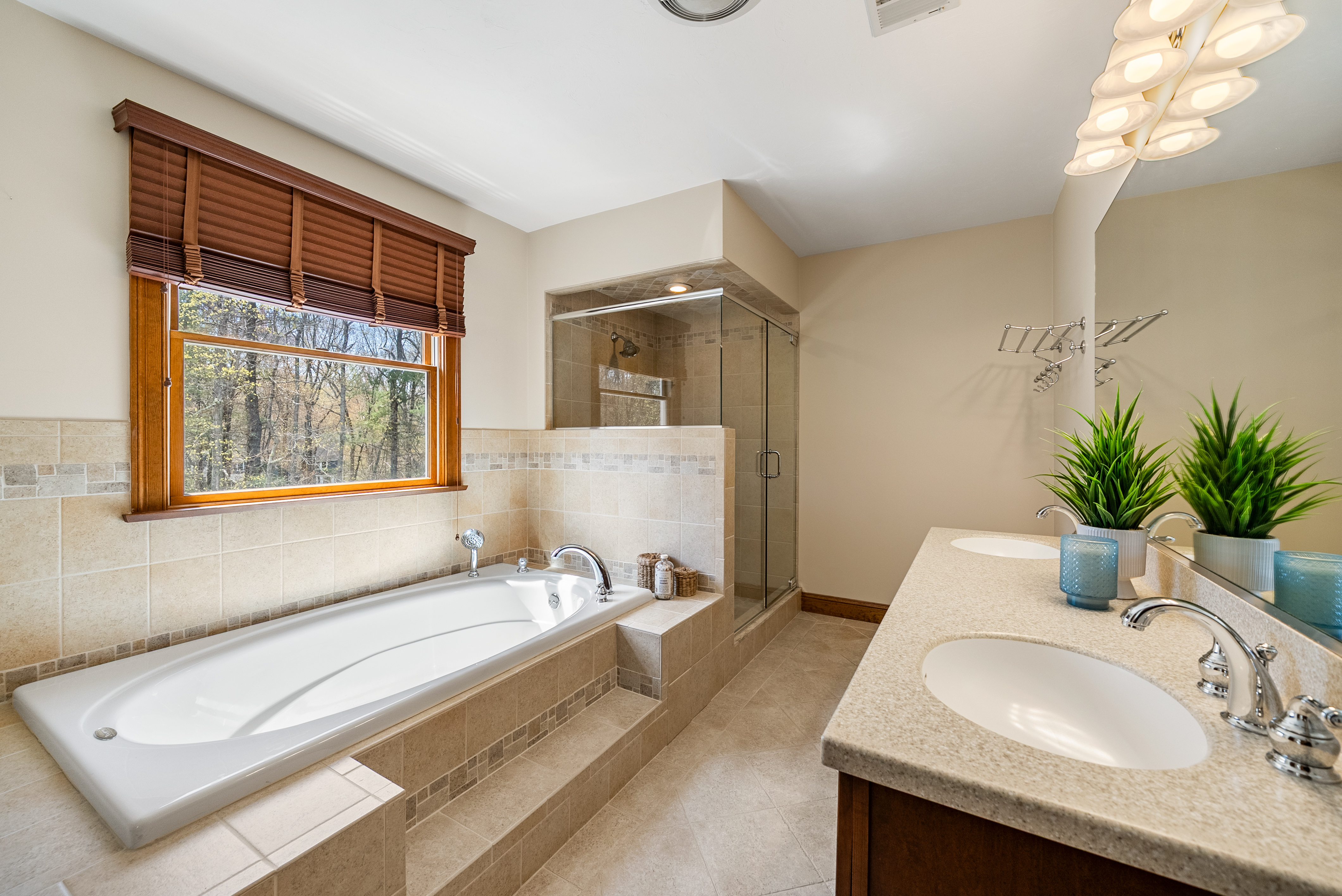  16 Foxhunt Trail, Walpole, MA, 02181 - 物件實景