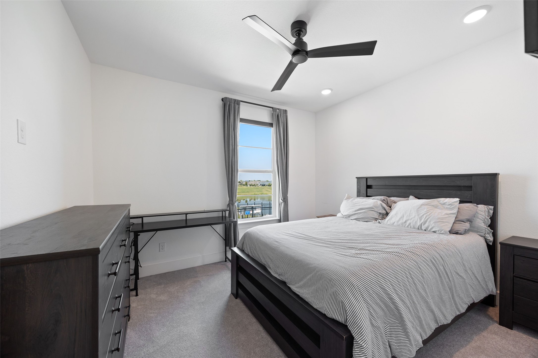 Arlington, Texas, 76005, United States, 4 Bedrooms Bedrooms, ,5 BathroomsBathrooms,Residential,For Sale,1963116