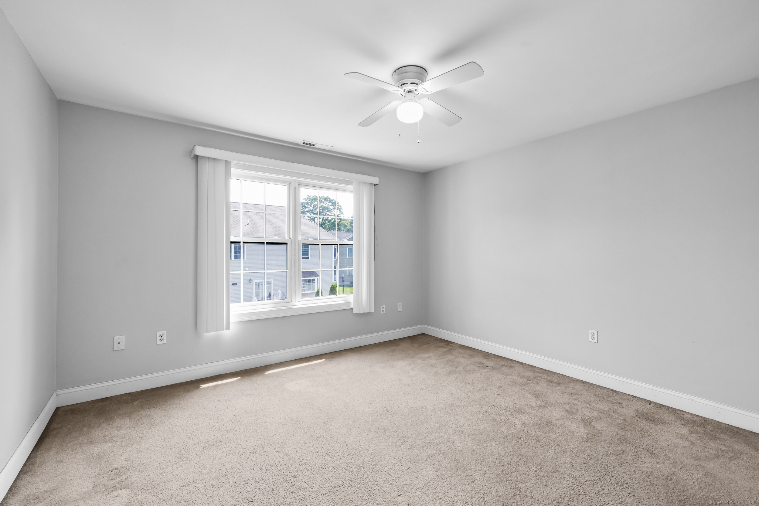 Stratford, Connecticut, 06614, United States, 5 Bedrooms Bedrooms, ,4 BathroomsBathrooms,Residential,For Sale,1896589