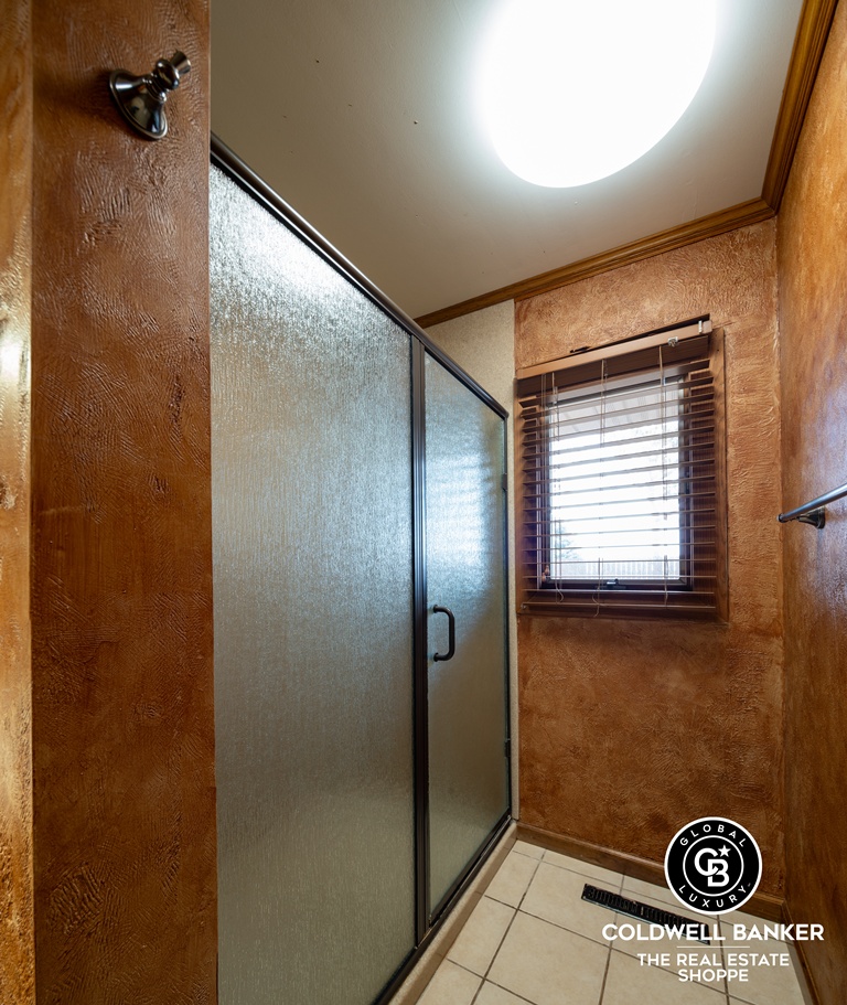 Garden City, Kansas, 67846, United States, 4 Bedrooms Bedrooms, ,Residential,For Sale,2003039