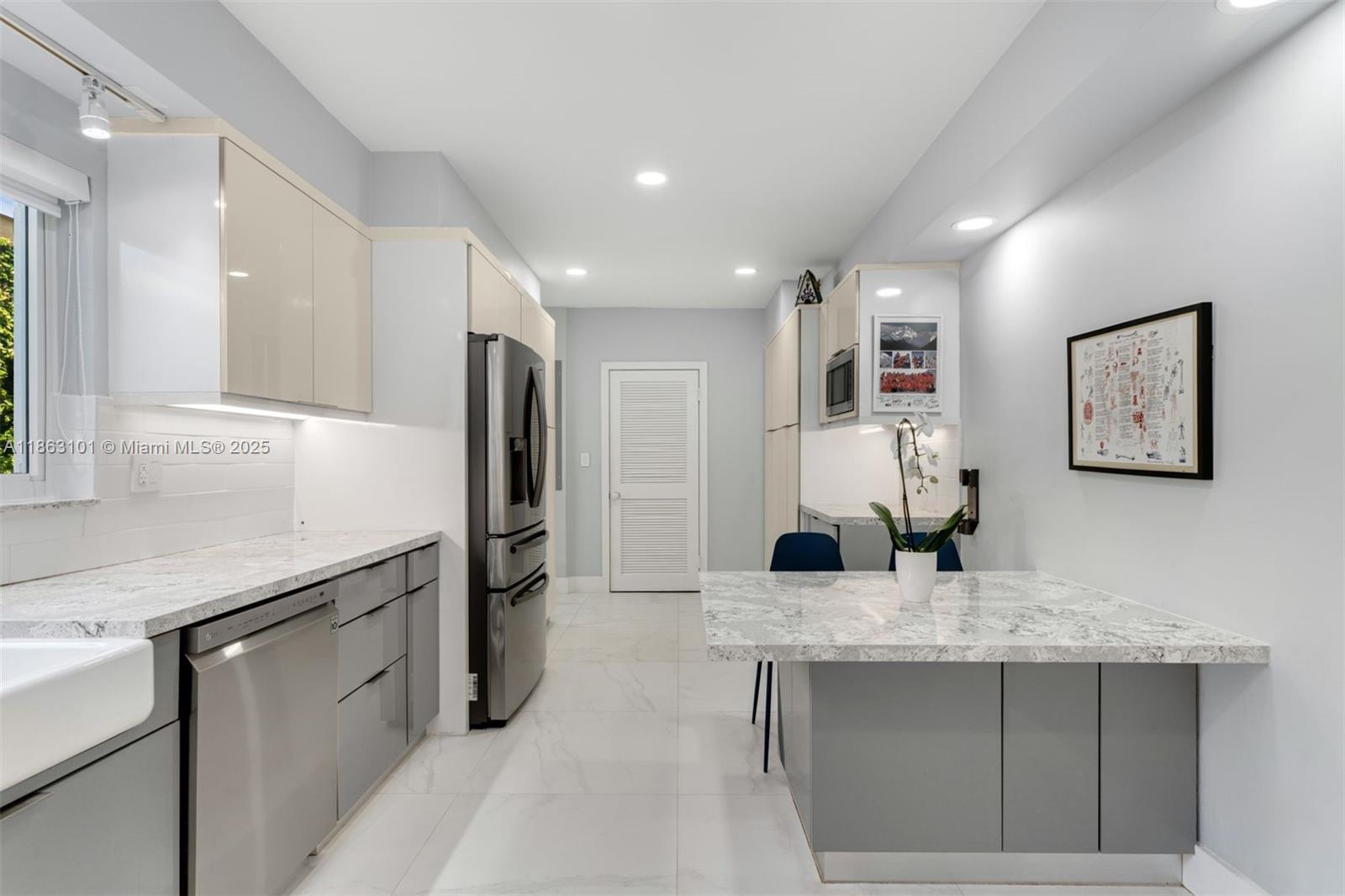 Miami Beach, Florida, 33141, United States, 3 Bedrooms Bedrooms, ,2 BathroomsBathrooms,Residential,For Sale,1927176