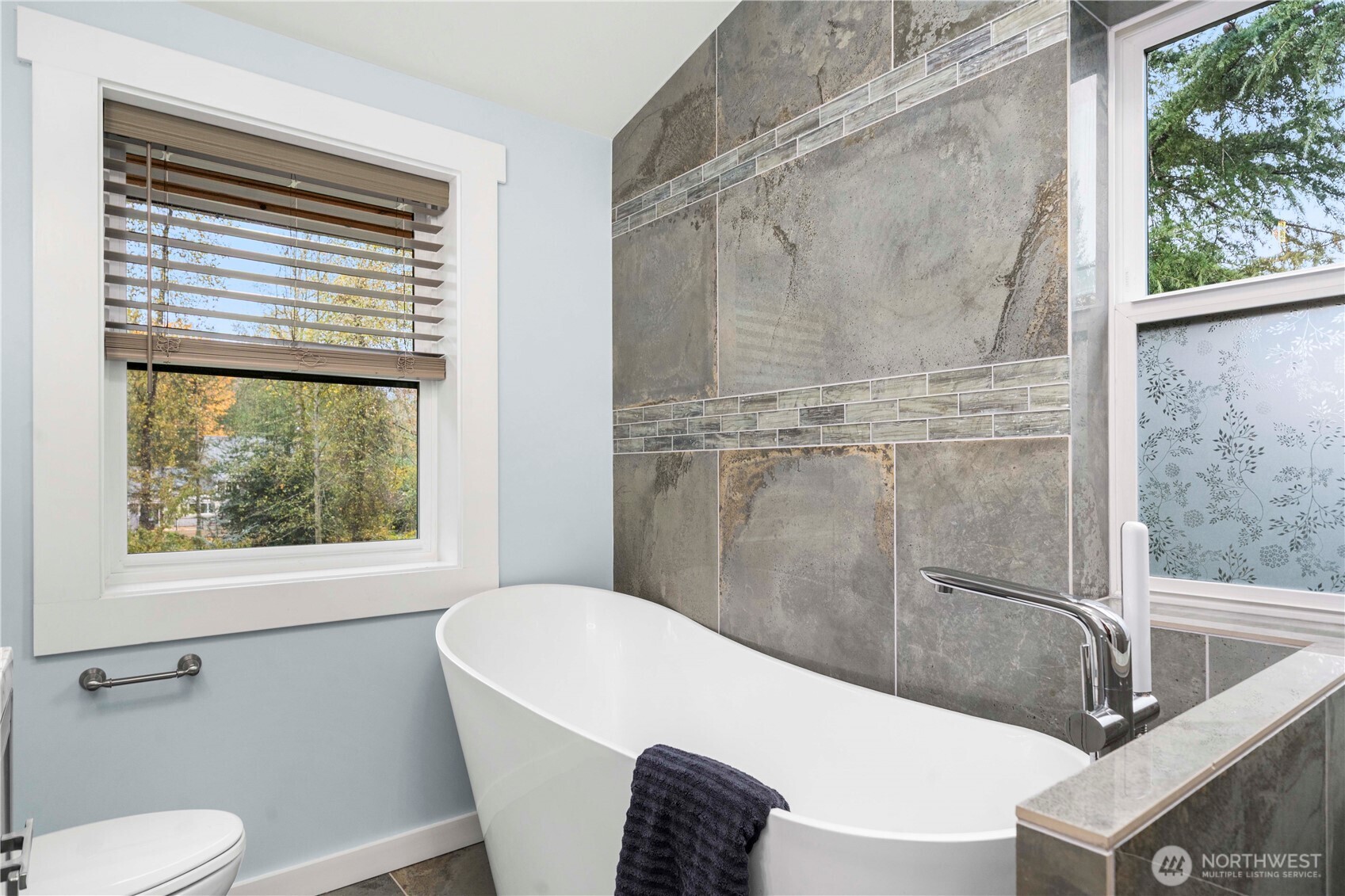 Fall City, Washington, 98025, United States, 2 Bedrooms Bedrooms, ,3 BathroomsBathrooms,Residential,For Sale,1987956