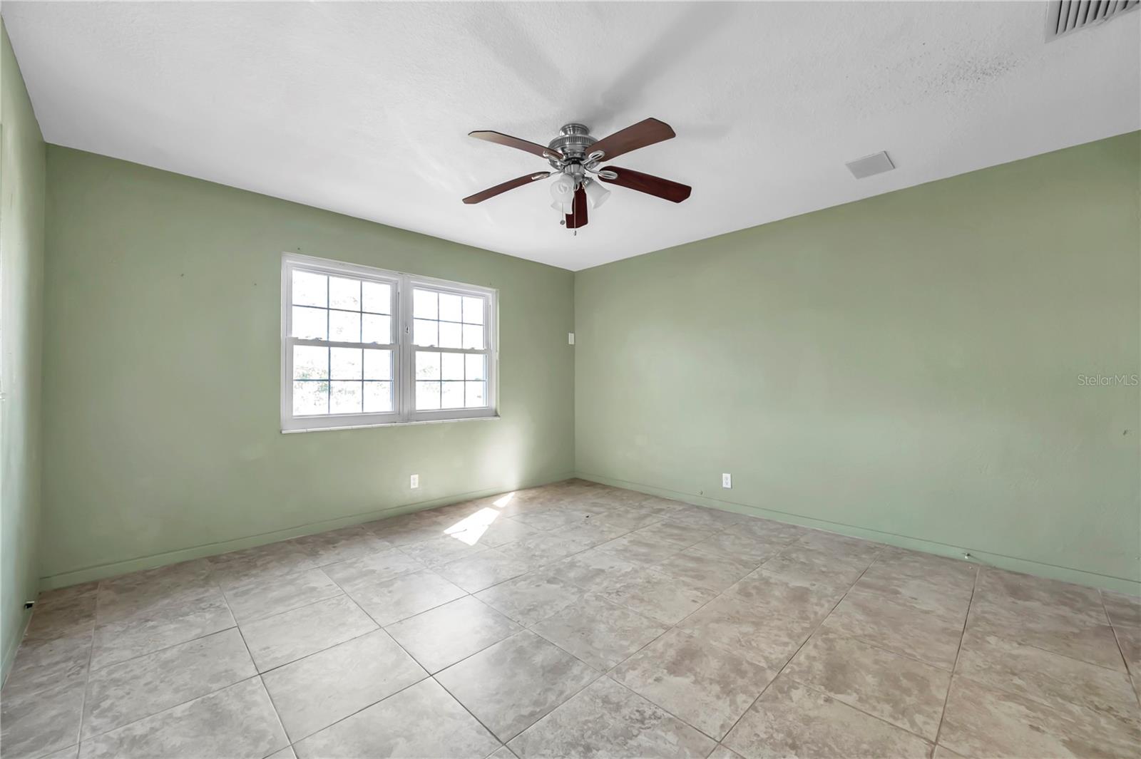 Gulfport, Florida, 33707, United States, 5 Bedrooms Bedrooms, ,4 BathroomsBathrooms,Residential,For Sale,1976901