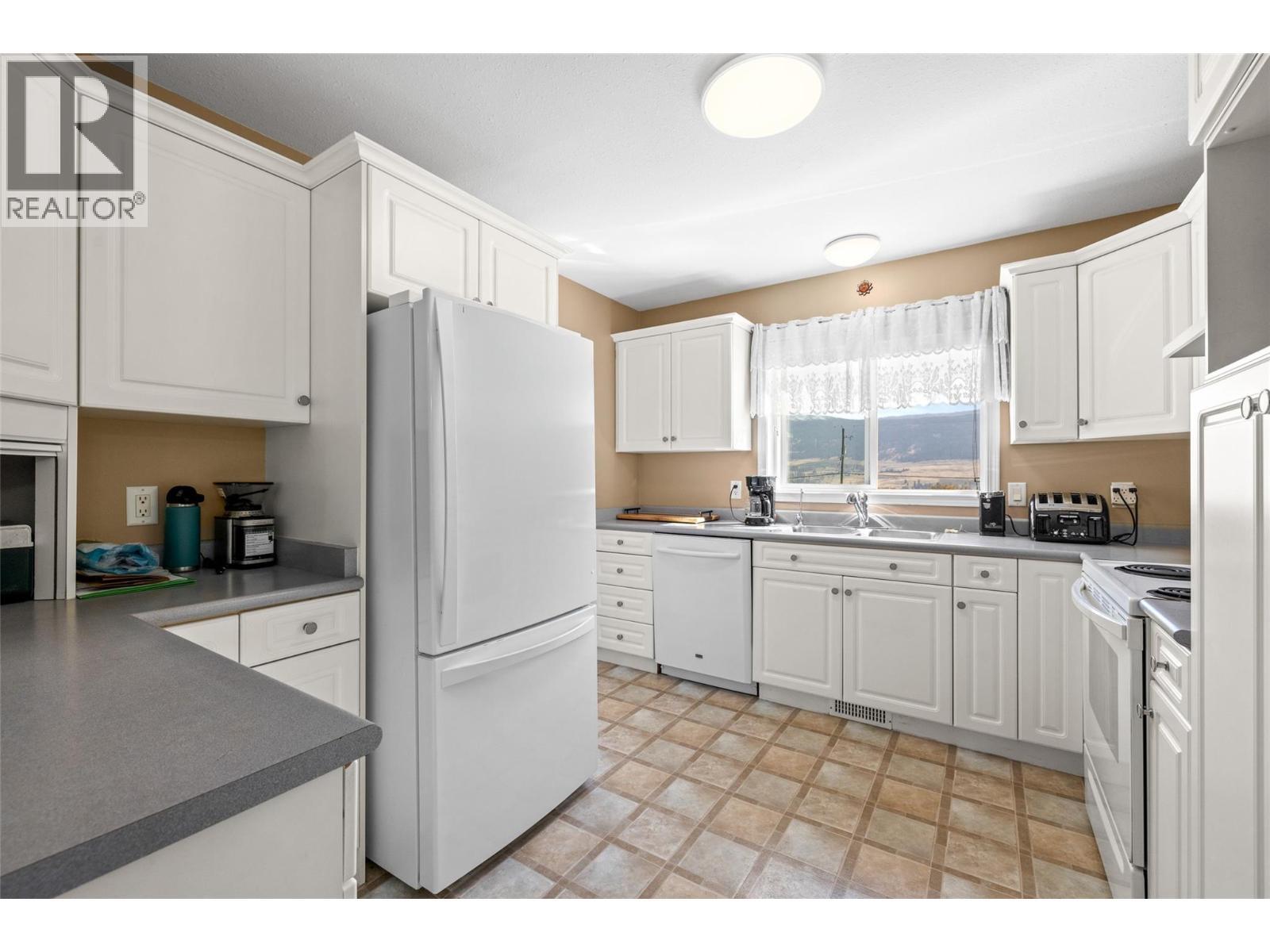 LAKE COUNTRY, British Columbia, V4V 1J1, CA, 5 Bedrooms Bedrooms, ,3 BathroomsBathrooms,Residential,For Sale,1950737